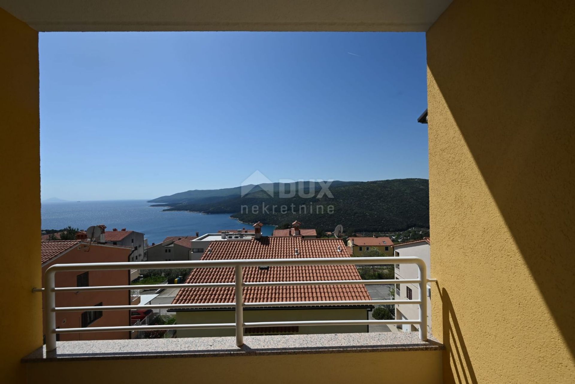 Condominium dans Rabac, Istria County 12606463