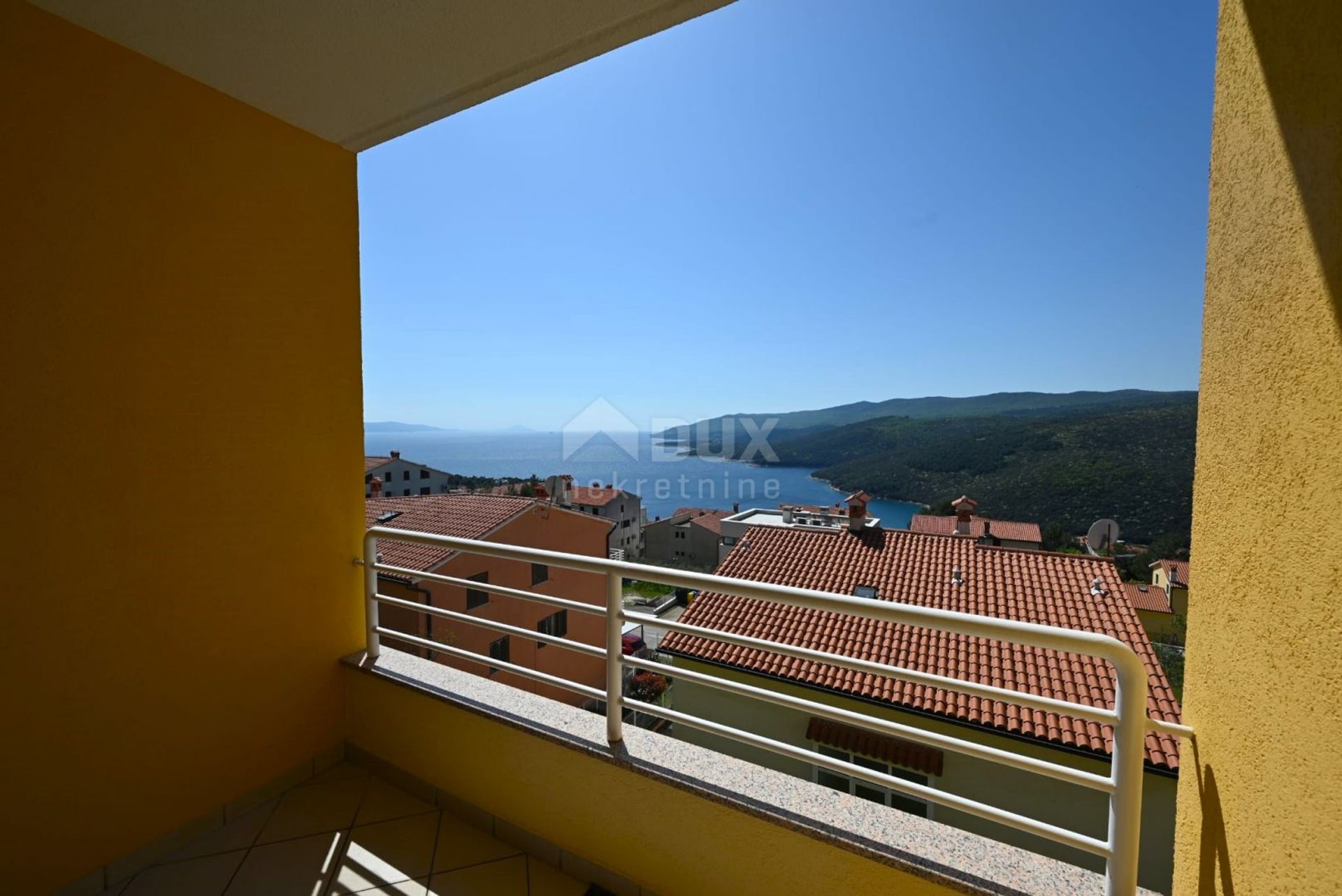 Condominium dans Rabac, Istria County 12606463