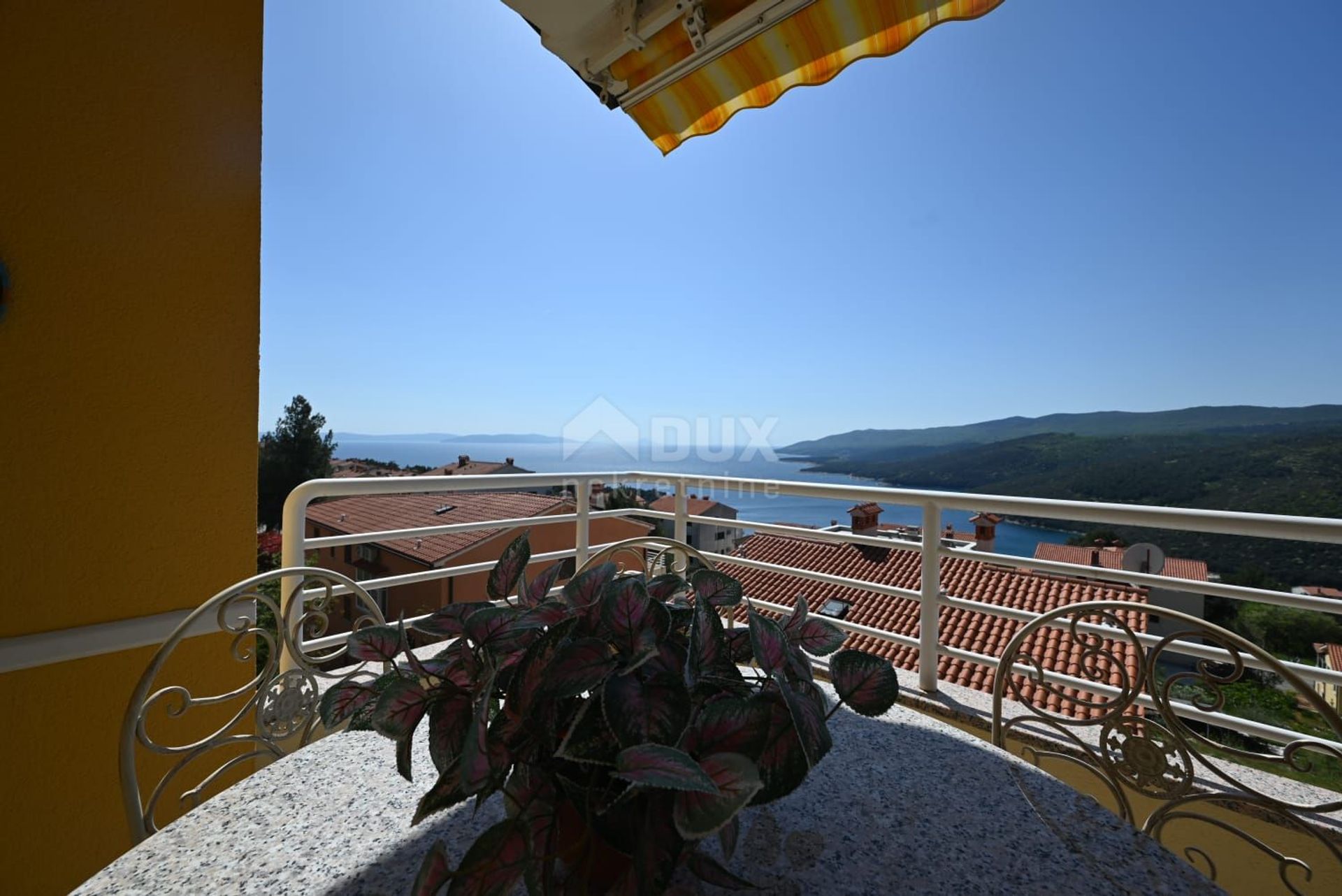 Condominium dans Rabac, Istria County 12606463