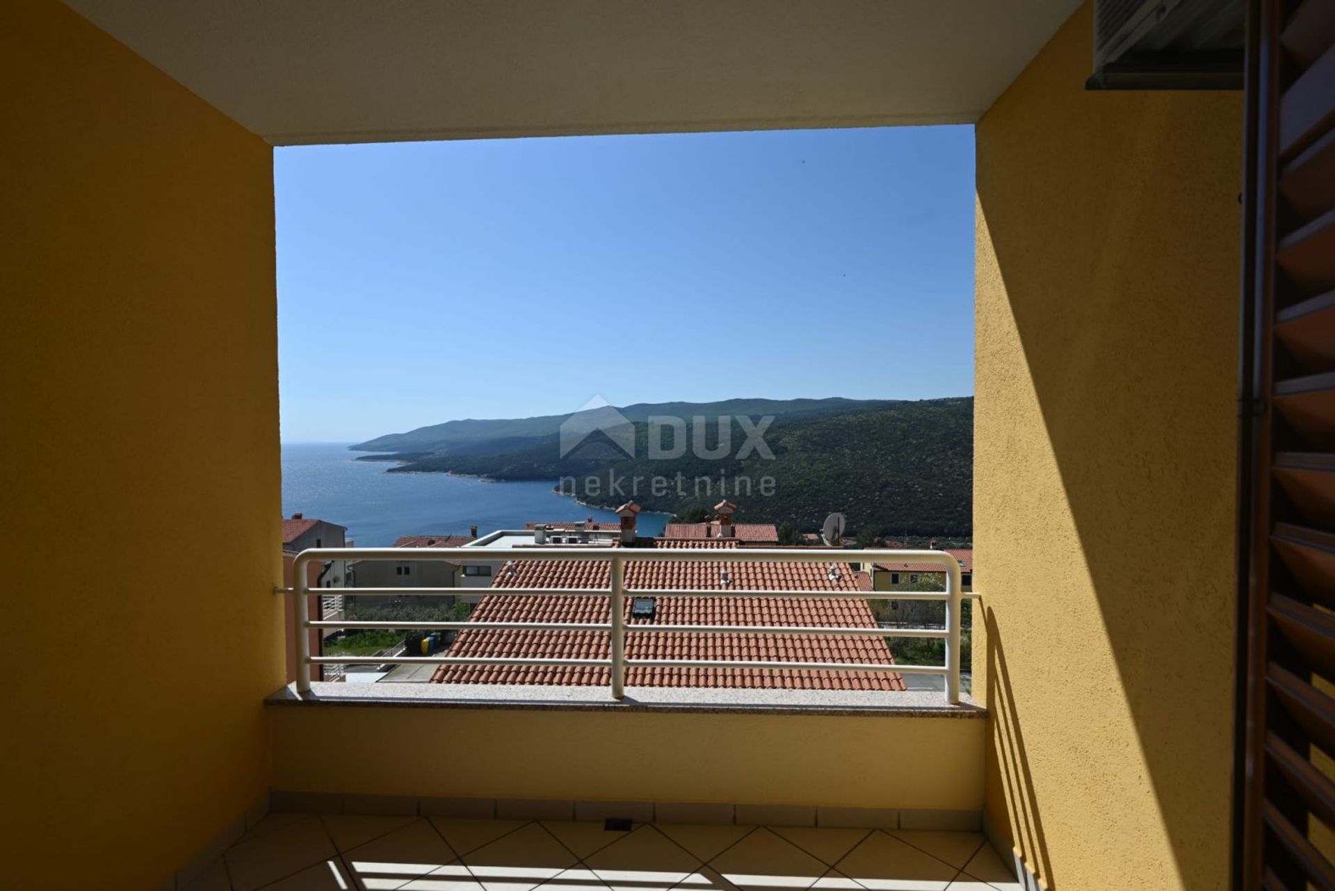 Condominium dans Rabac, Istria County 12606463