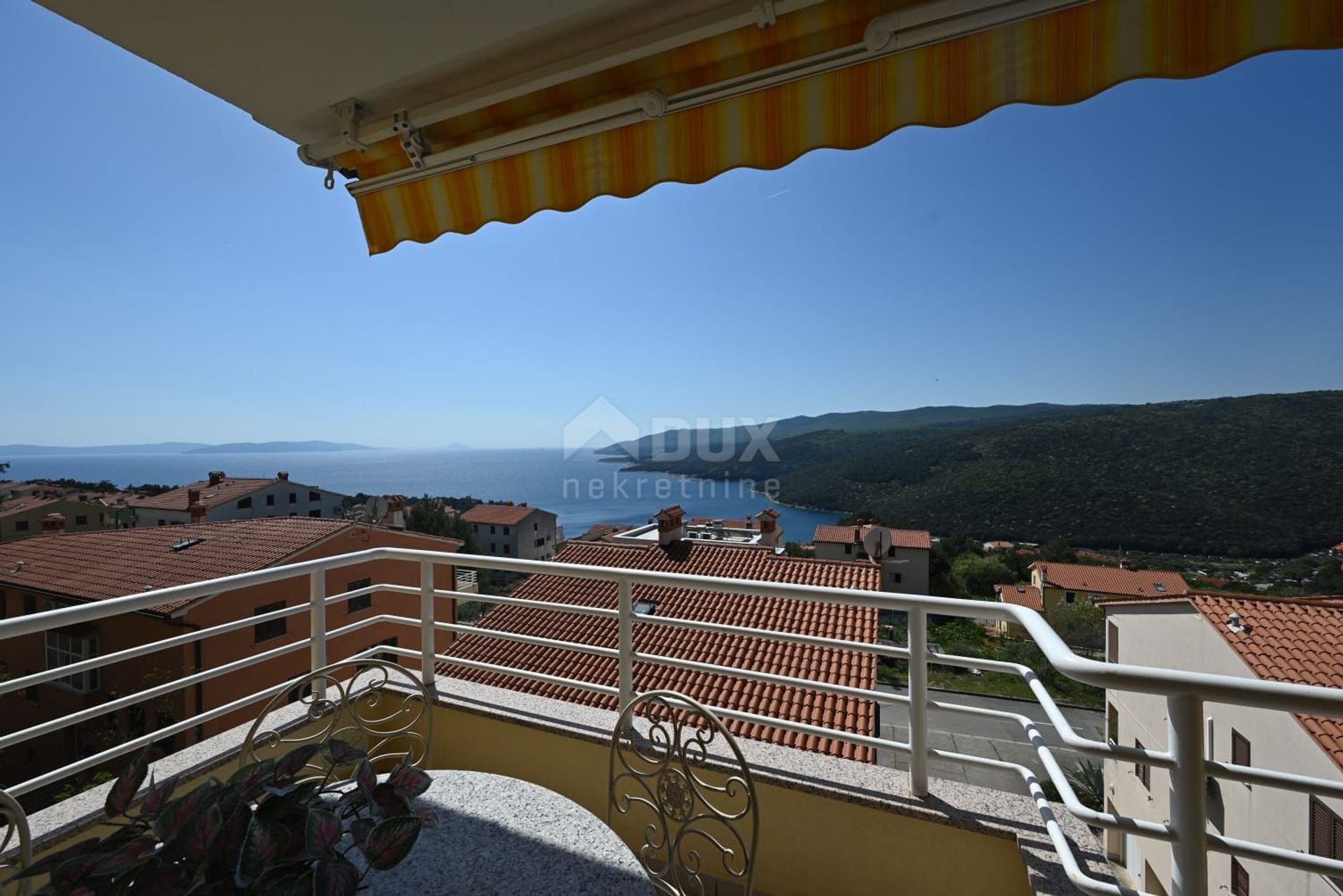 Condominium dans Rabac, Istria County 12606463