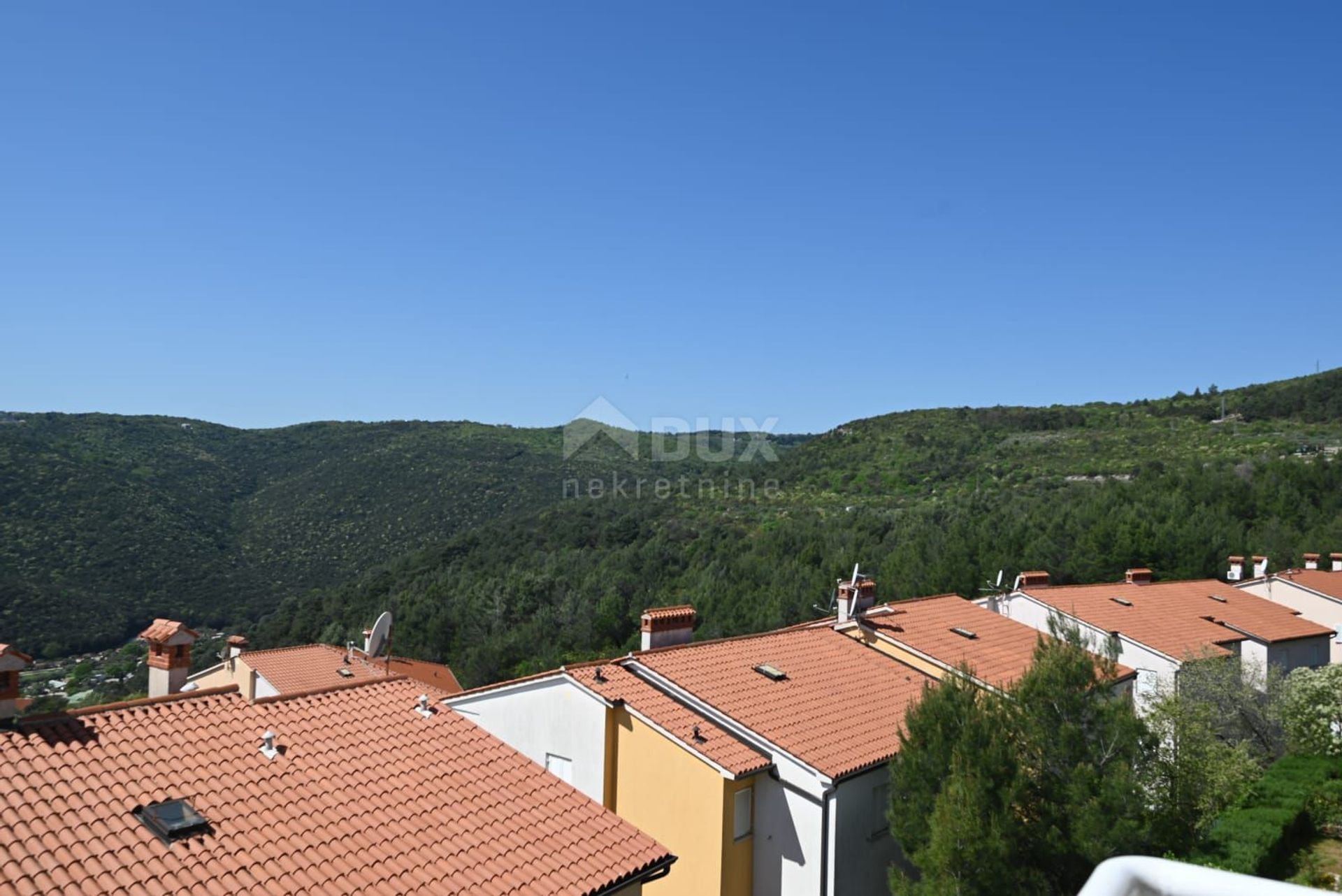 Condominium dans Rabac, Istria County 12606463