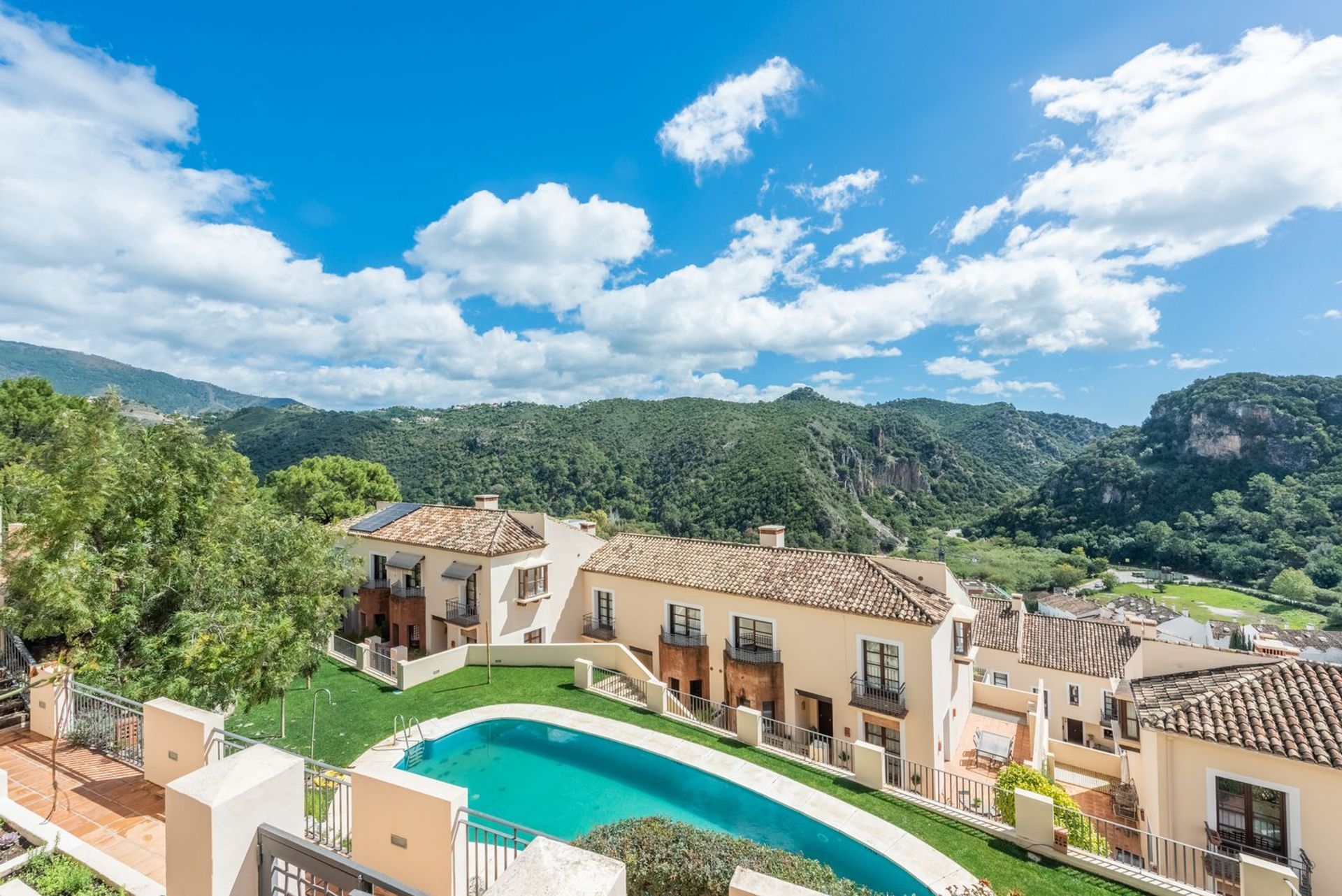 Multiple Houses in Benahavis, Andalusia 12606490