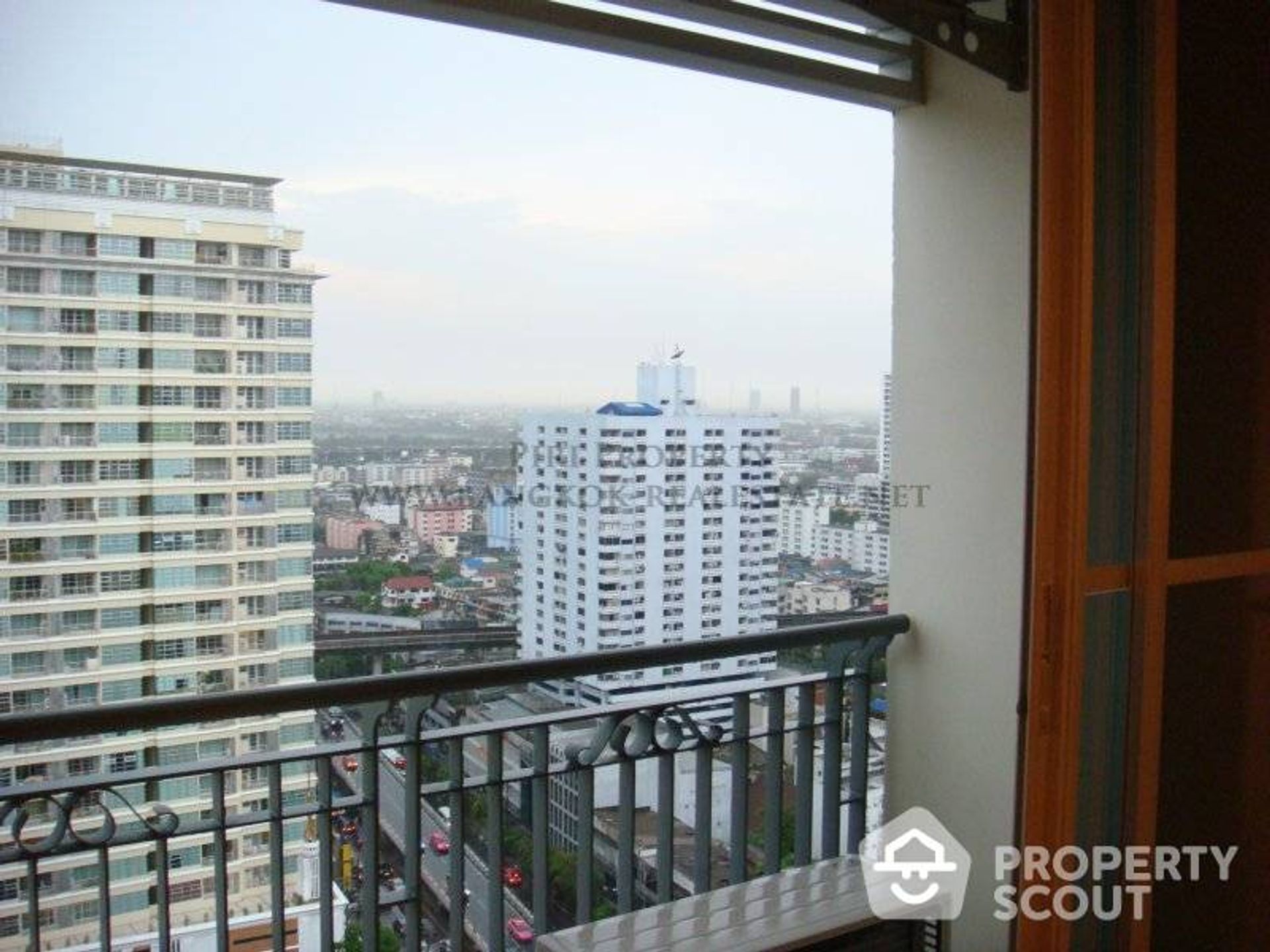 Condominio en Ratchathewi, Krung Thep Maha Nakhon 12608041