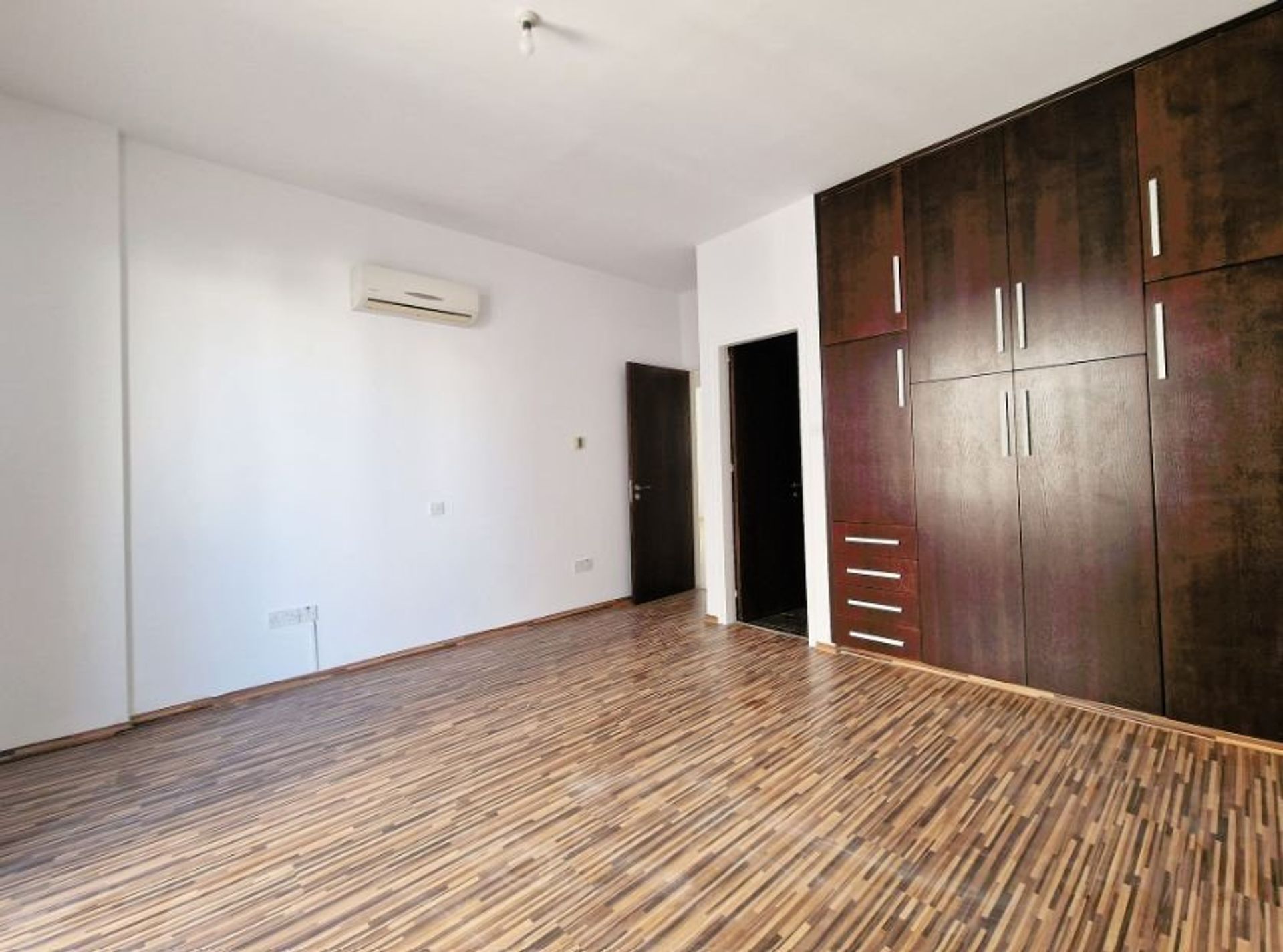 Condominio en Nicosia, Nicosia 12609109