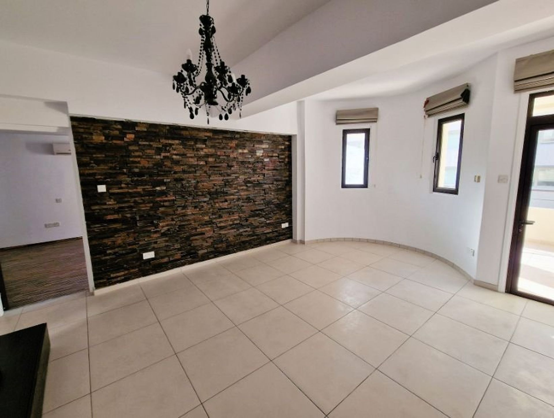 Condominio en Nicosia, Lefkosia 12609109