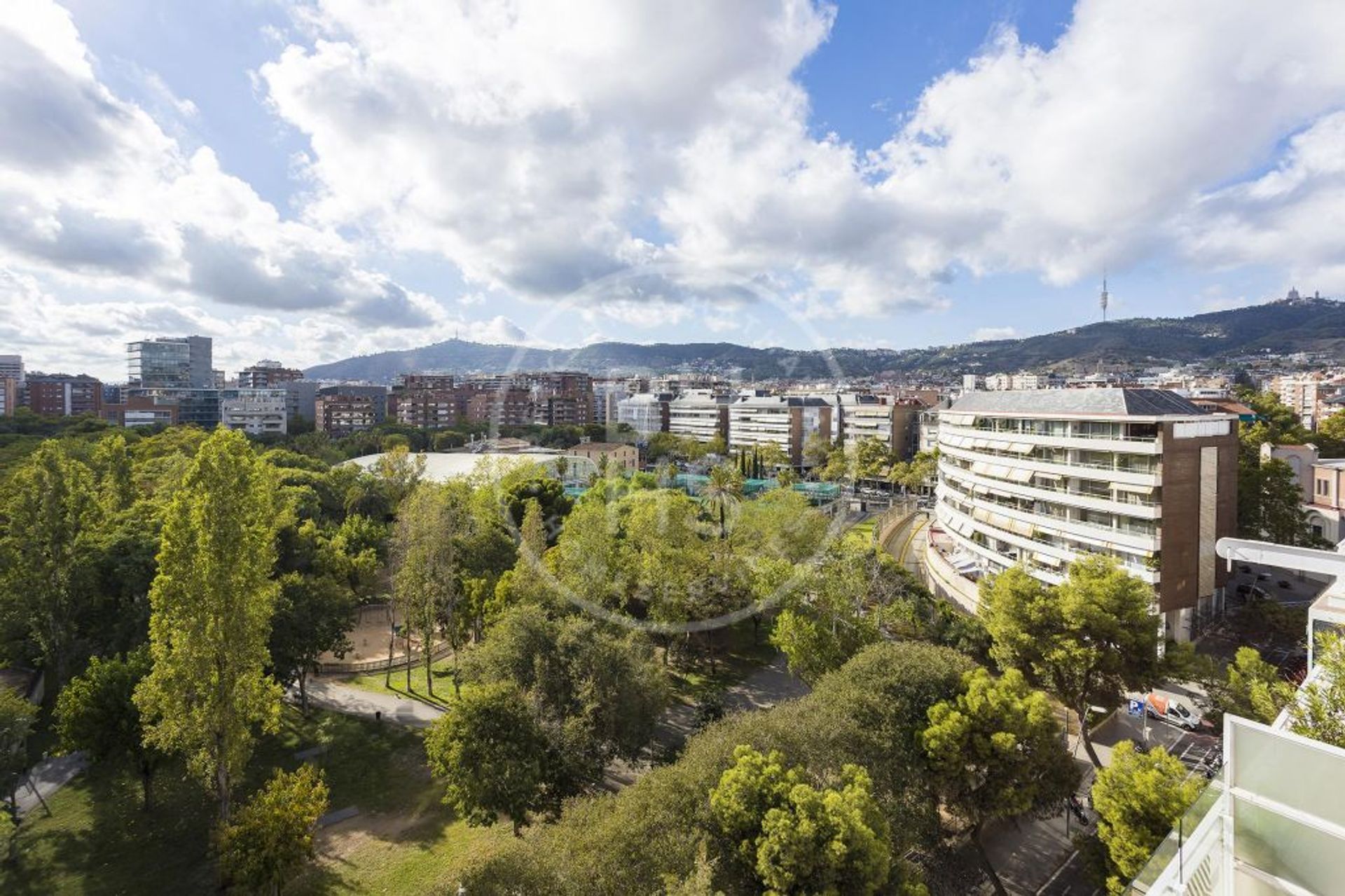 Condominium in Barcelona, Catalonia 12613410