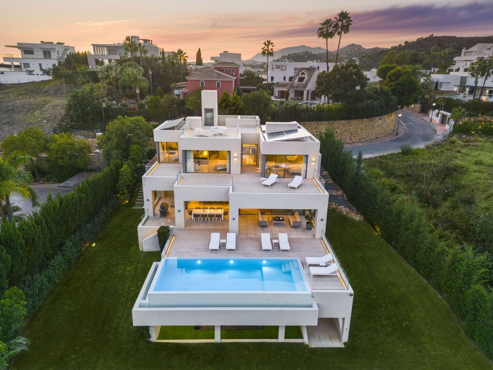 Plusieurs maisons dans Marbella, Andalusia 12614746