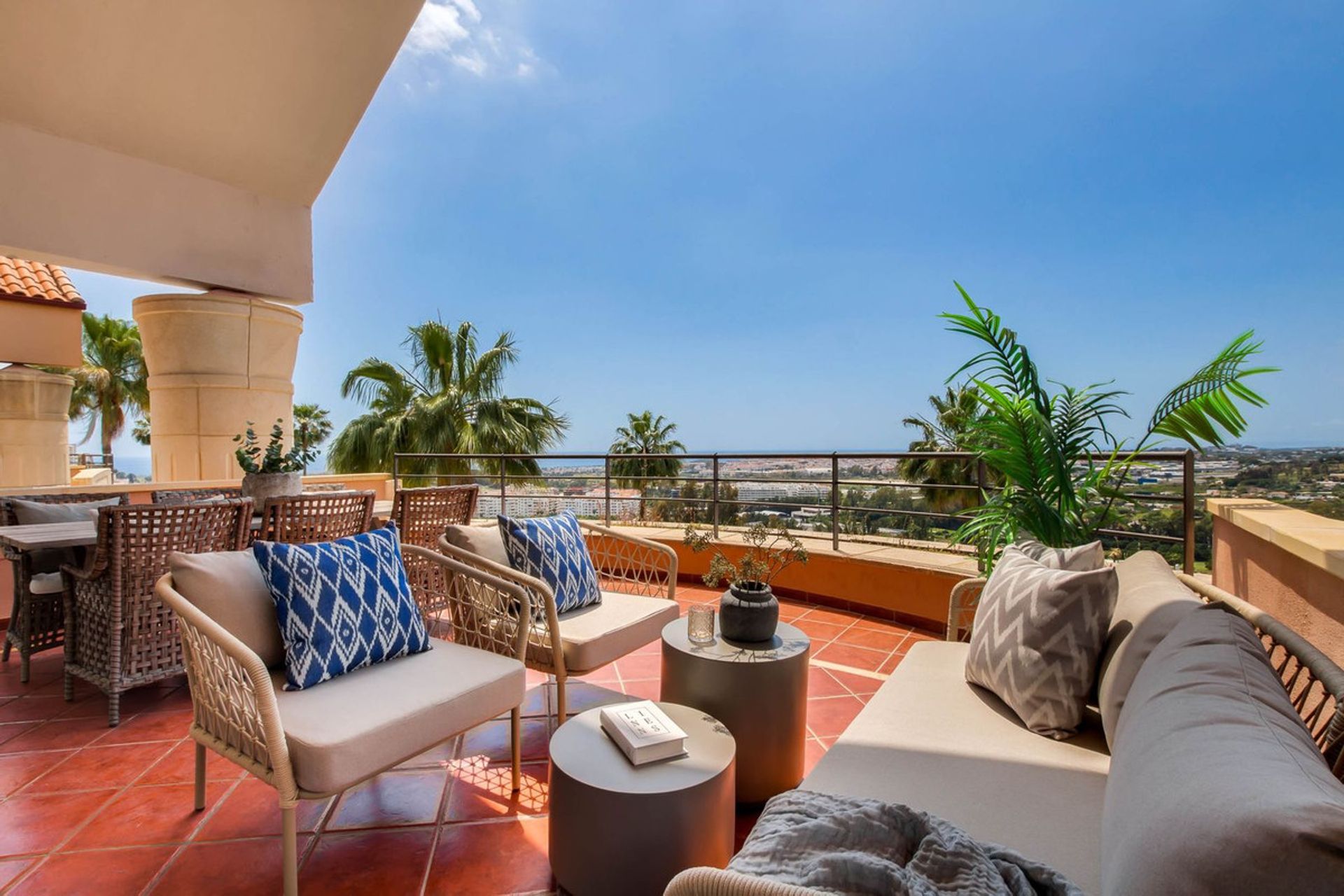 Condominium in Marbella, Andalusia 12626908