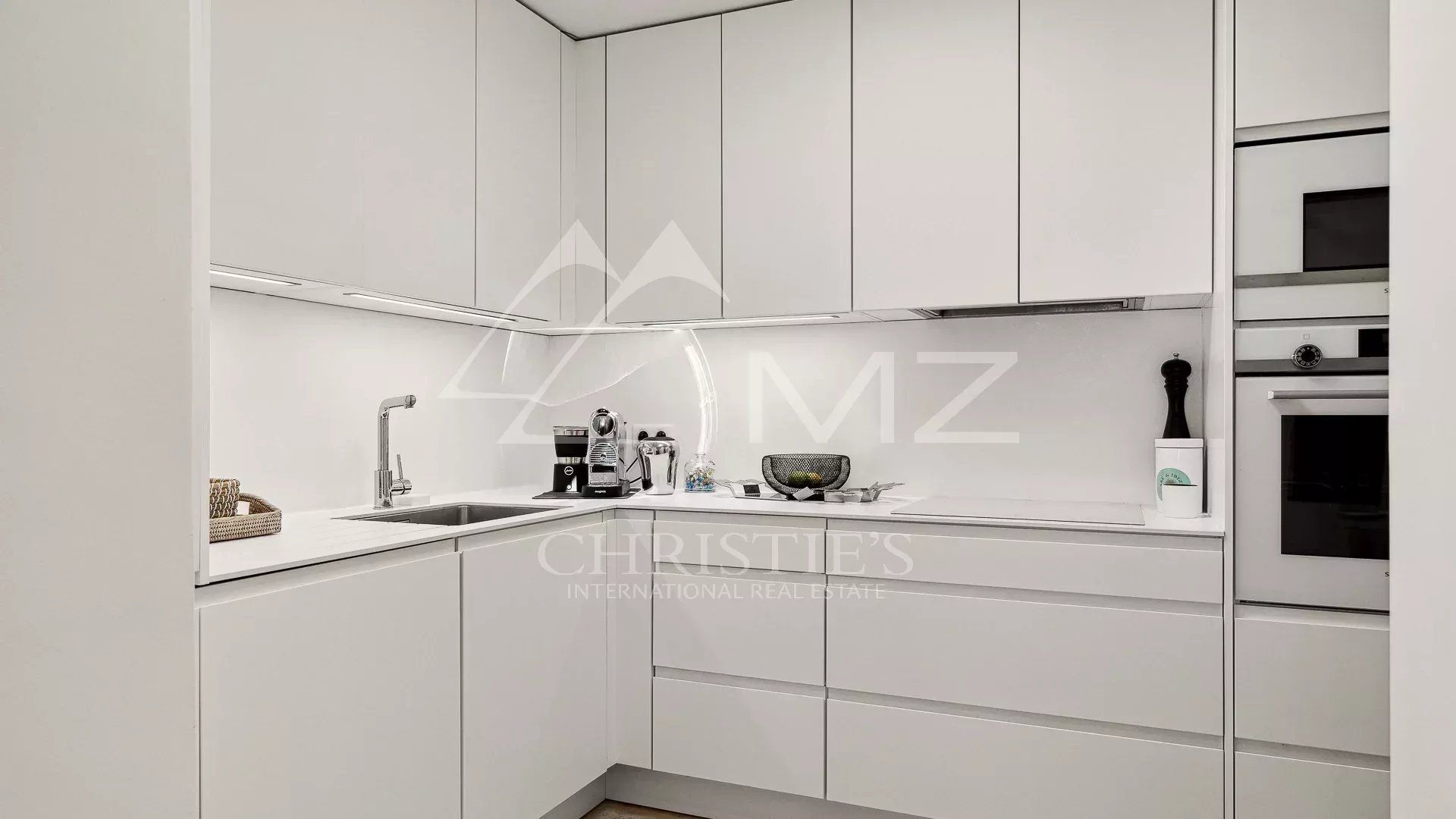 Condominium in Cannes, Alpes-Maritimes 12628462