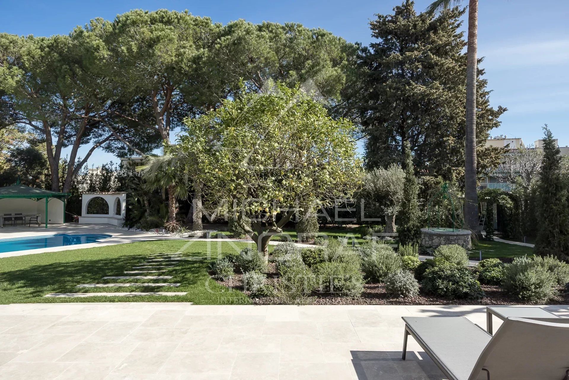 Rumah di Antibes, Provence-Alpes-Cote d'Azur 12628544