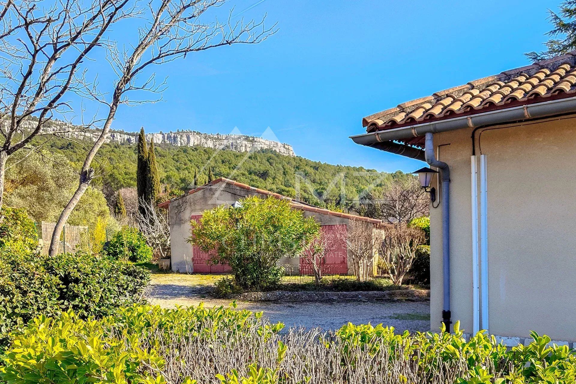 بيت في Aix-en-Provence, Bouches-du-Rhône 12628573