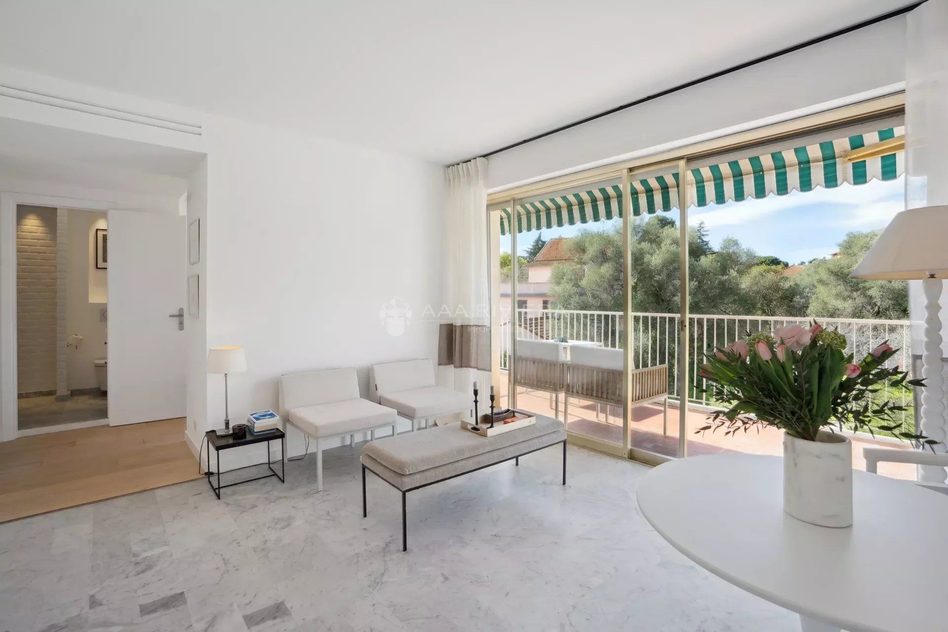 Condominium in Antibes, Alpes-Maritimes 12628704