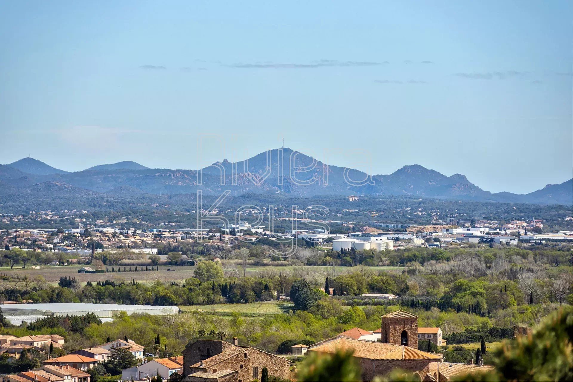 多个房子 在 Roquebrune-sur-Argens, Var 12628827