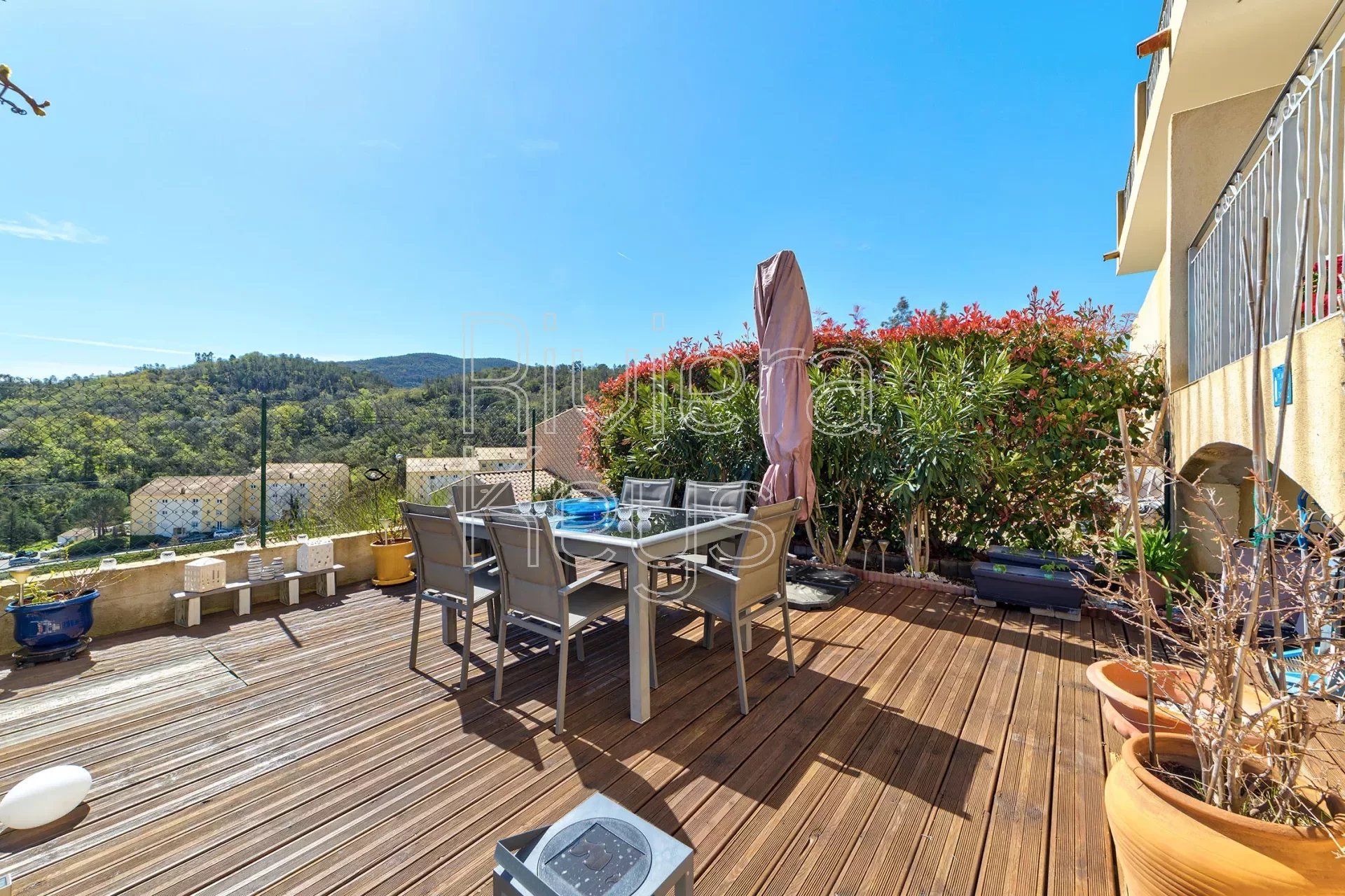 Несколько домов в Roquebrune-sur-Argens, Provence-Alpes-Cote d'Azur 12628827