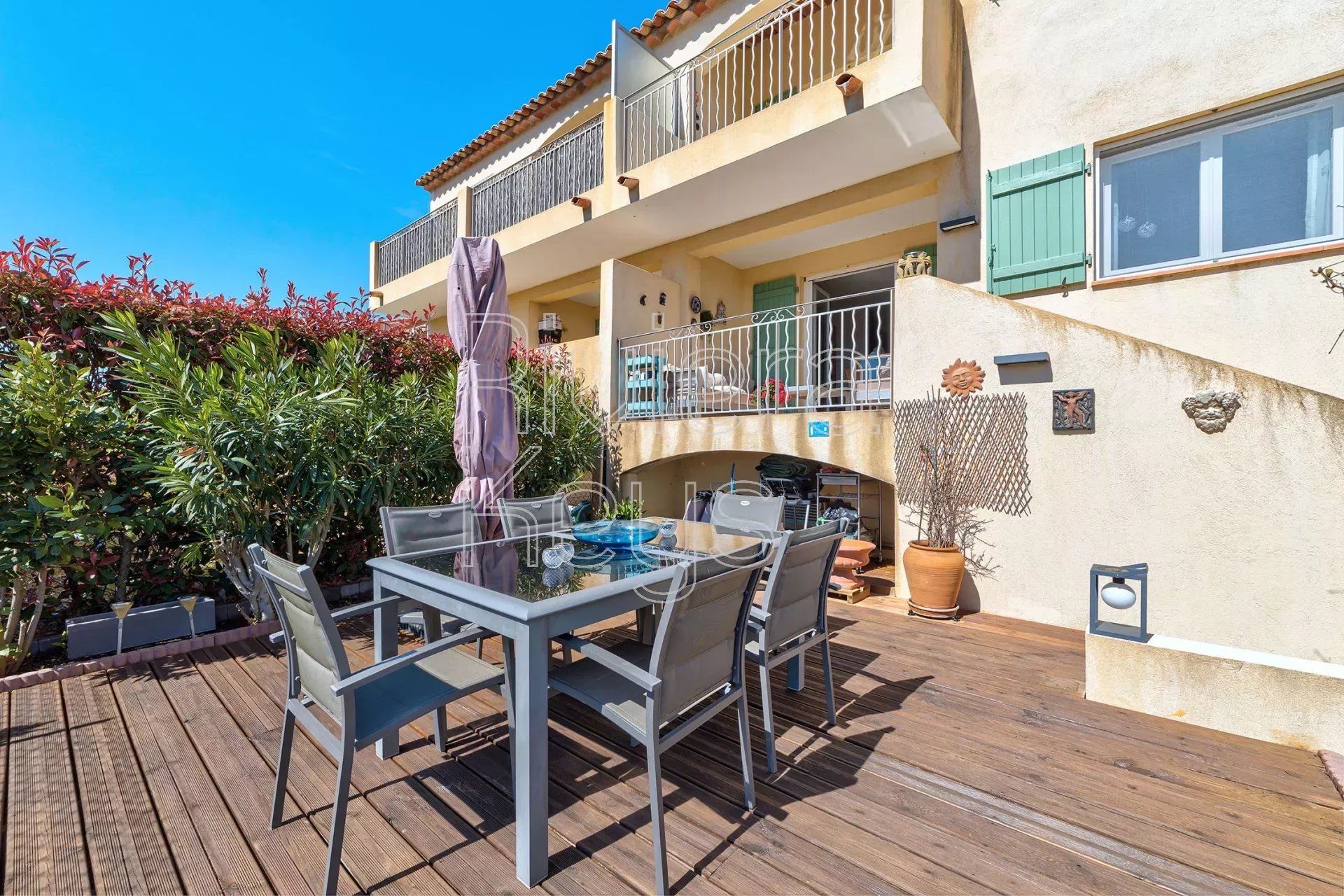 Multiple Houses in Roquebrune-sur-Argens, Provence-Alpes-Cote d'Azur 12628827