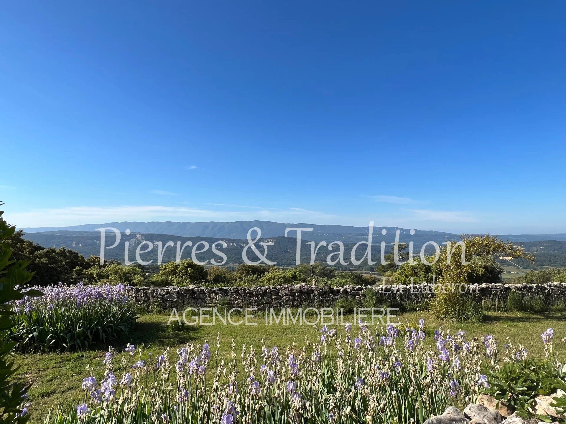 Hus i Rustrel, Provence-Alpes-Cote d'Azur 12628869