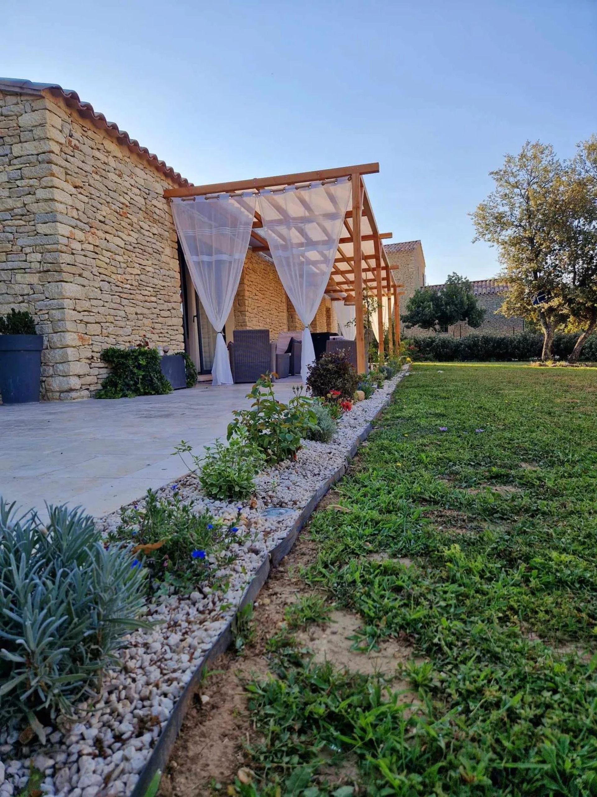 rumah dalam Gordes, Provence-Alpes-Côte d'Azur 12629001