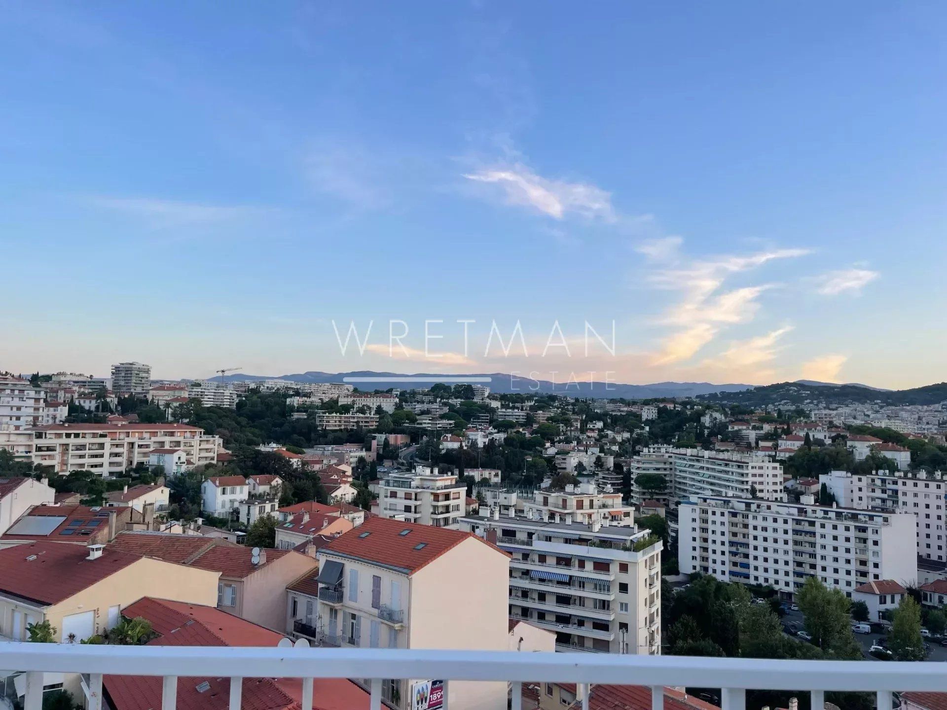 Condominium in Cannes, Alpes-Maritimes 12629291