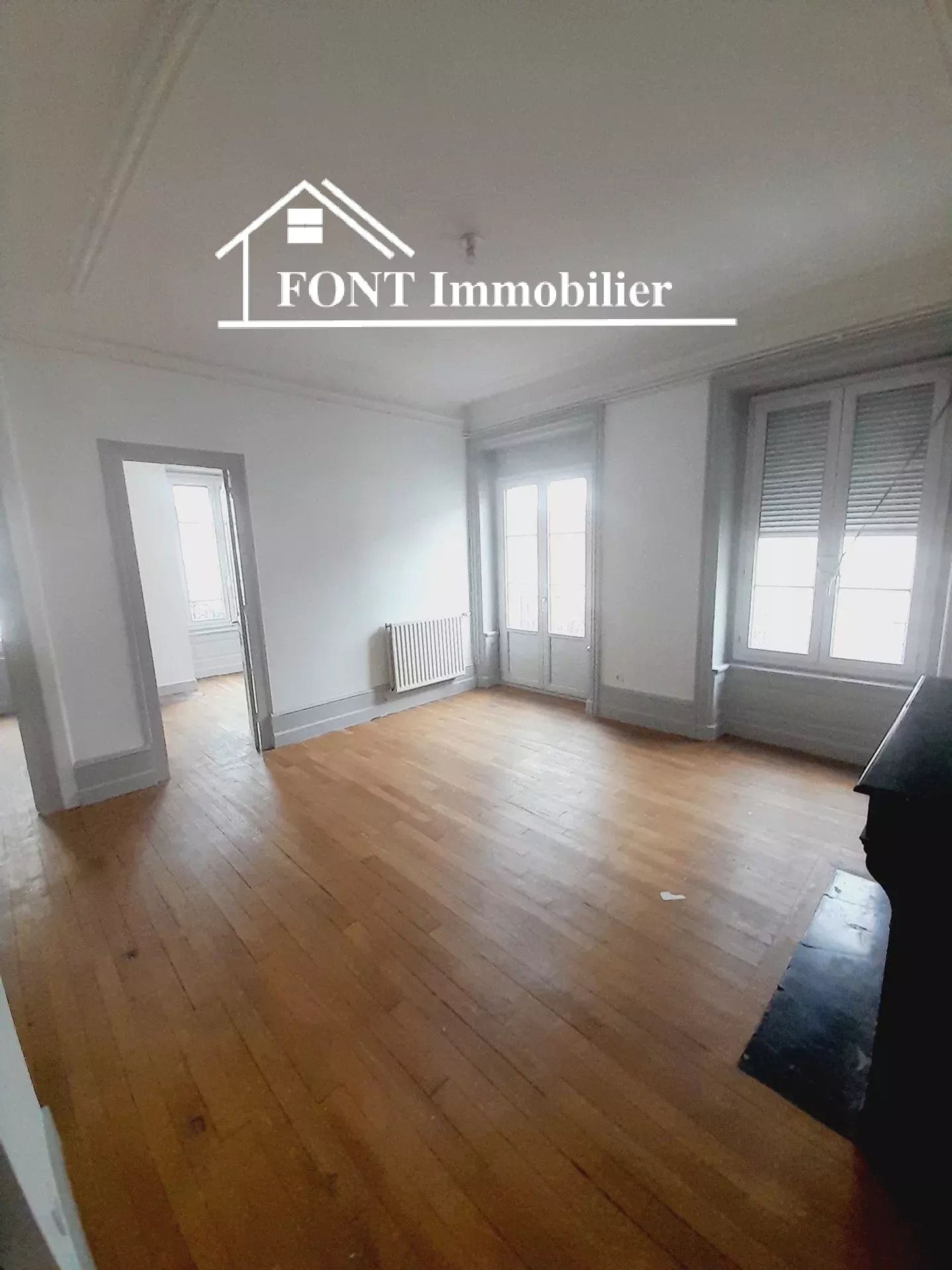 Condominium in Sint-Chamond, Auvergne-Rhône-Alpes 12629494