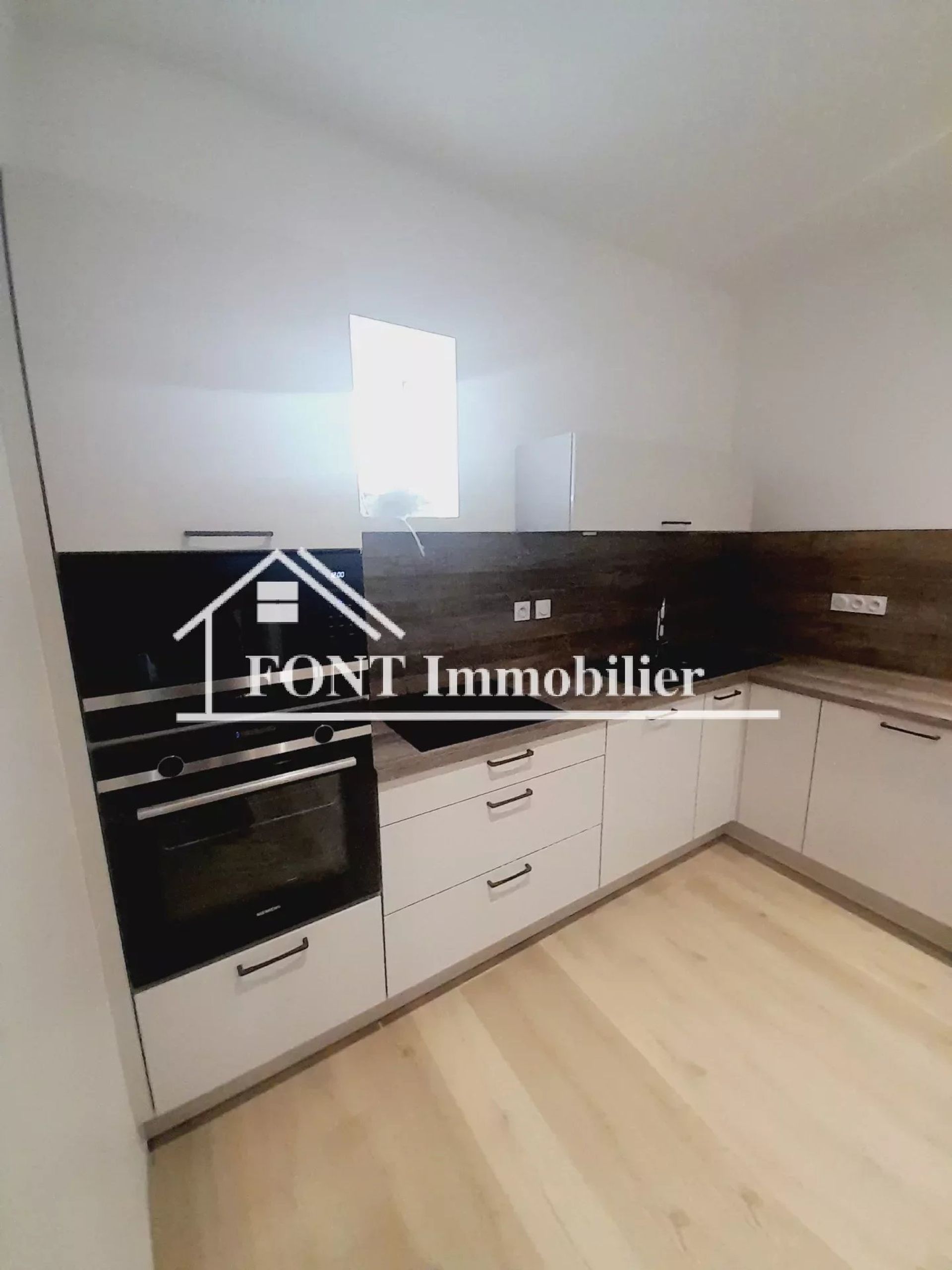 Condominium in Saint-Chamond, Auvergne-Rhone-Alpes 12629494