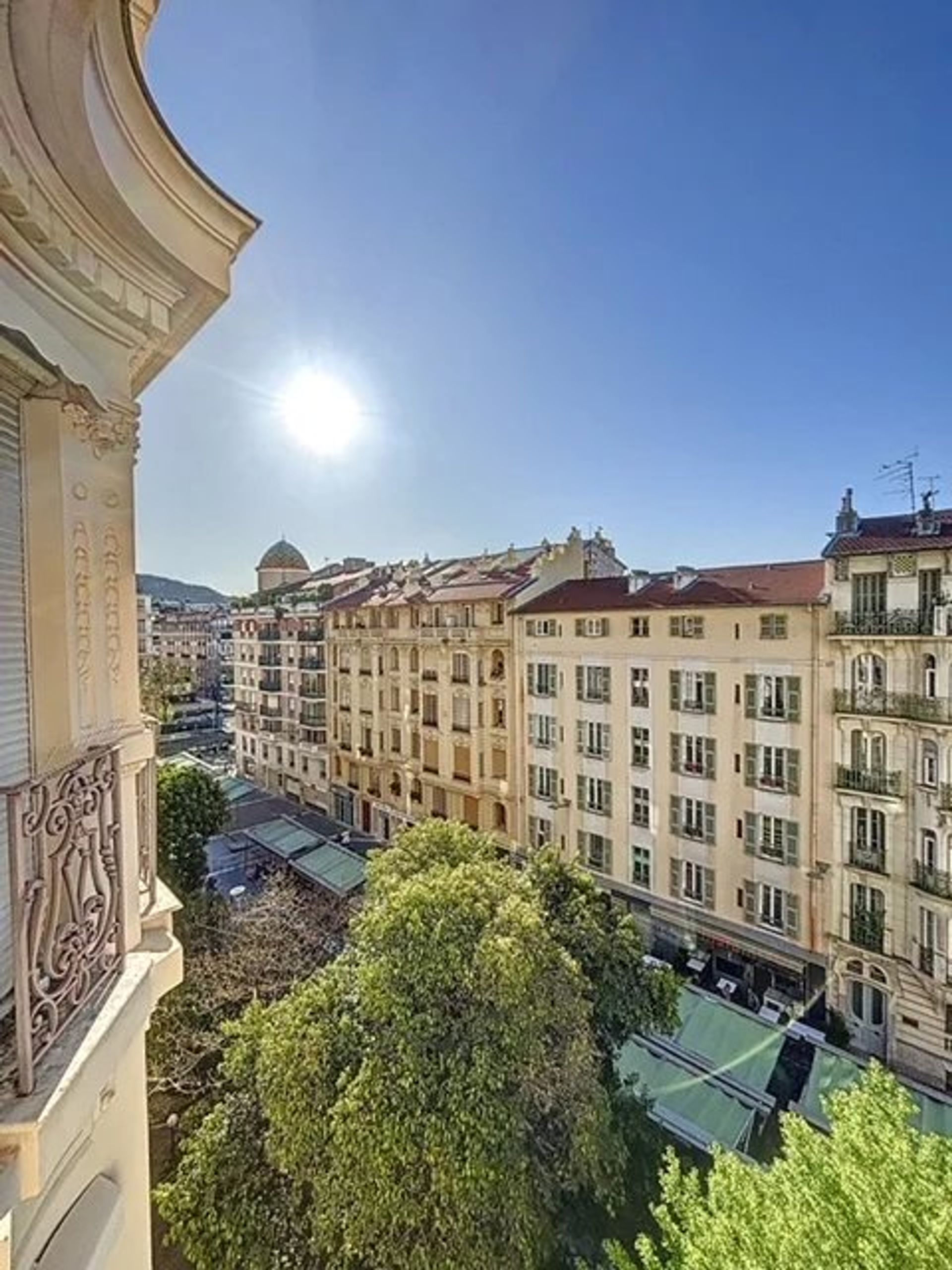 Condominium in Nice, Alpes-Maritimes 12629505