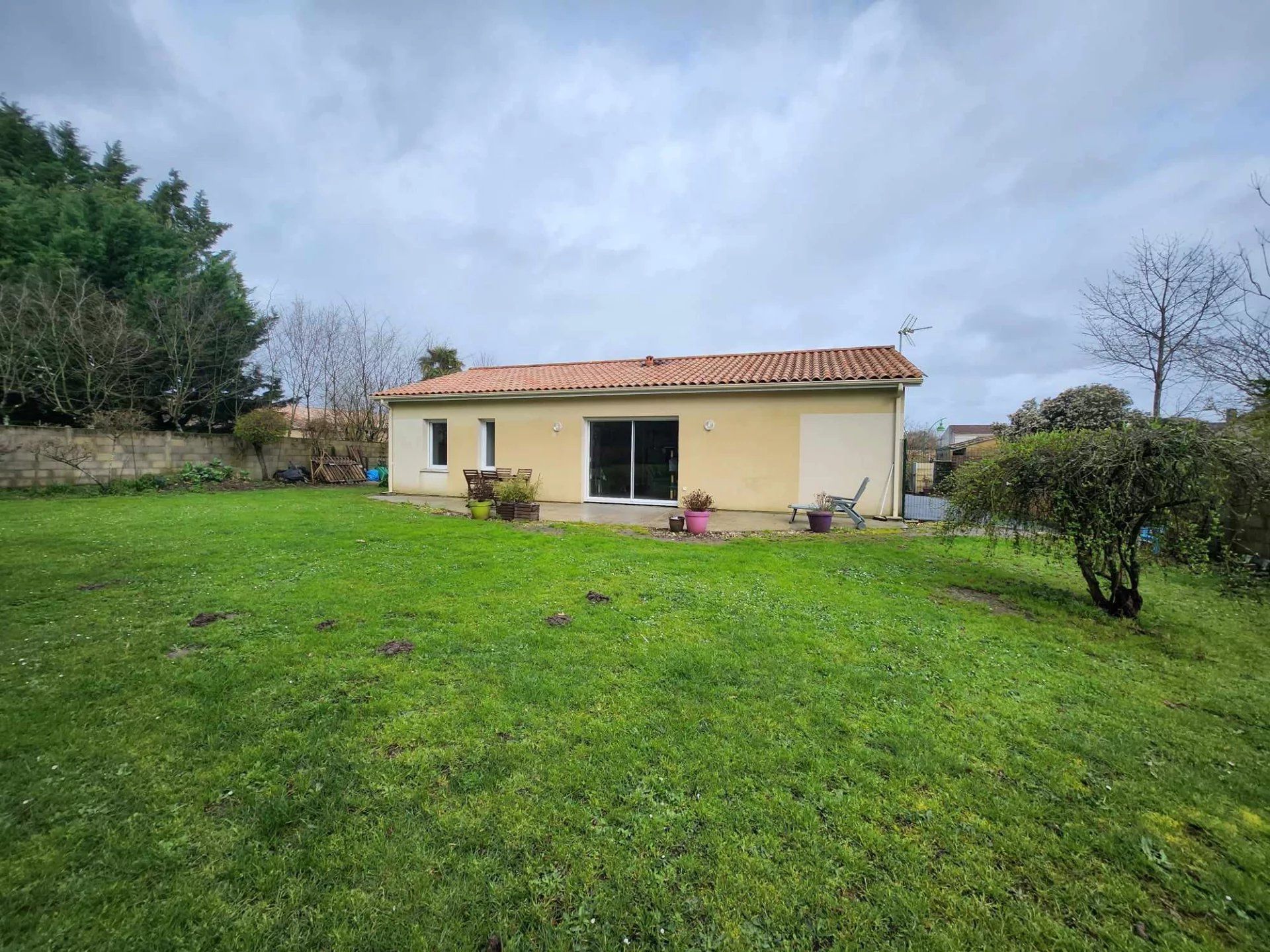 casa no Saint-Aubin-de-Blaye, Nouvelle-Aquitaine 12629573