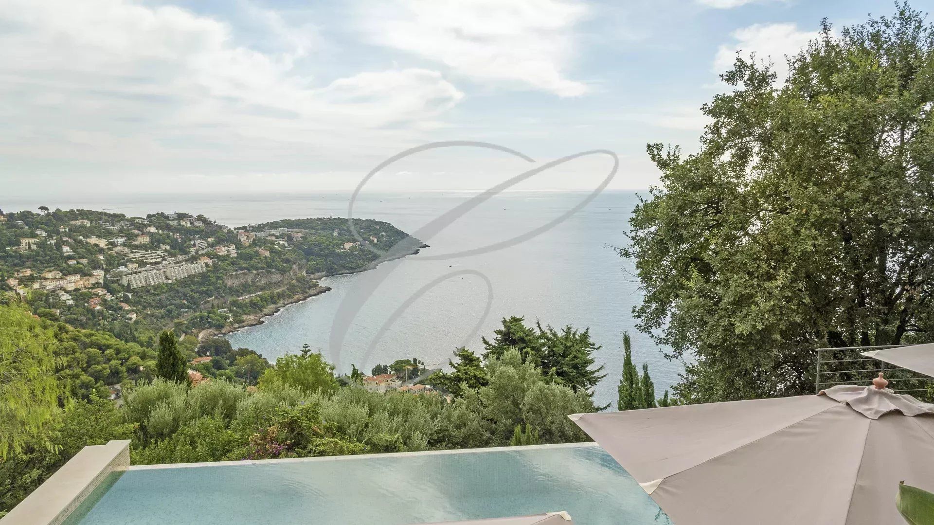 casa en Roquebrune, Provenza-Alpes-Costa Azul 12629592