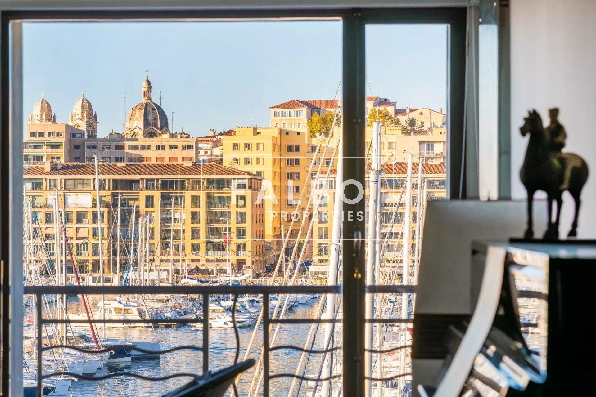 Condominium in Marseille, Provence-Alpes-Cote d'Azur 12629887