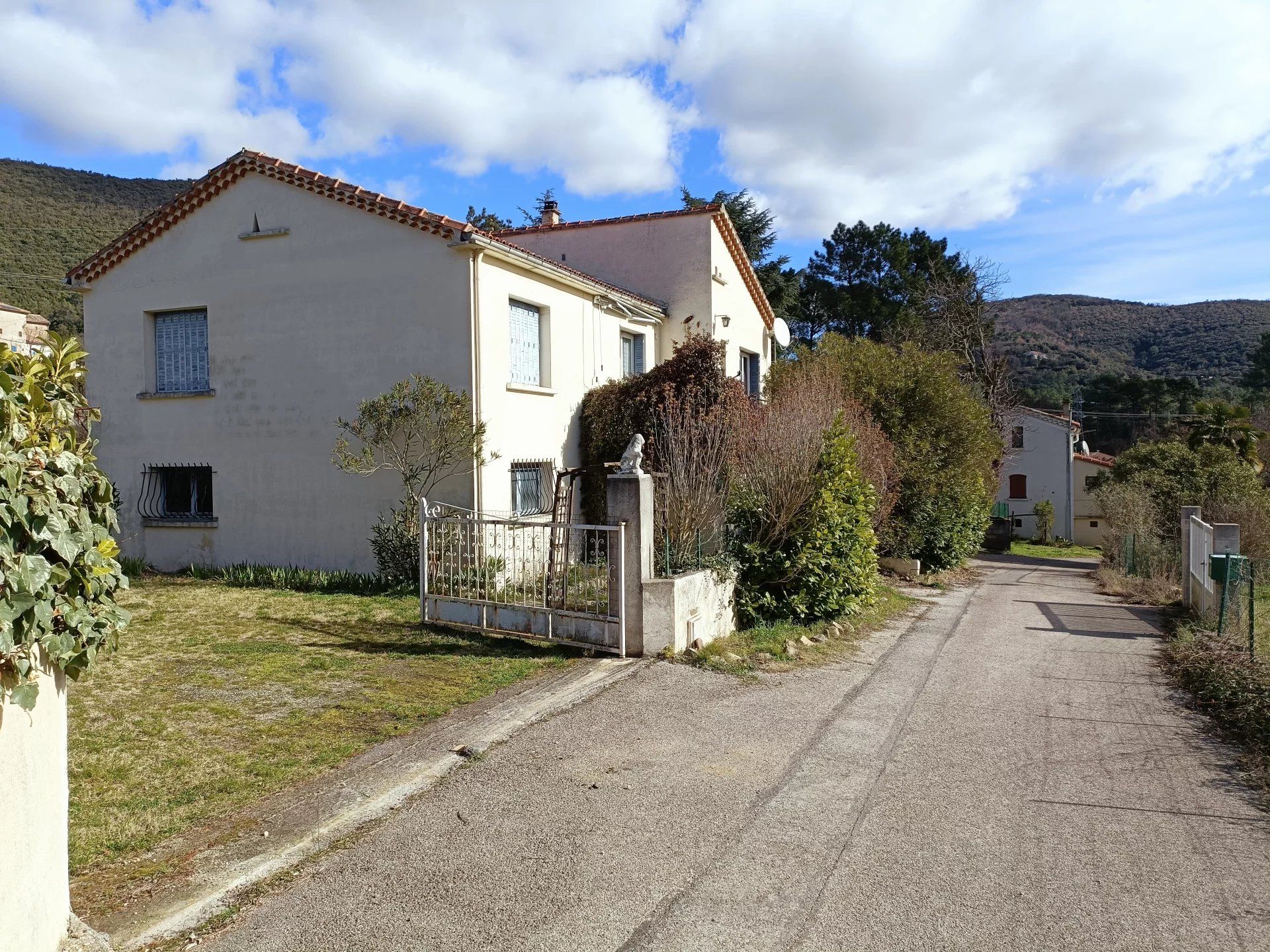 Talo sisään Saint-Florent-sur-Auzonnet, Gard 12629922