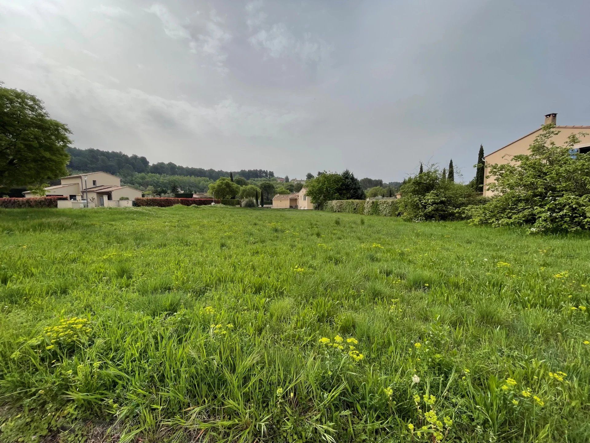 الأرض في Pernes-les-Fontaines, Vaucluse 12630288