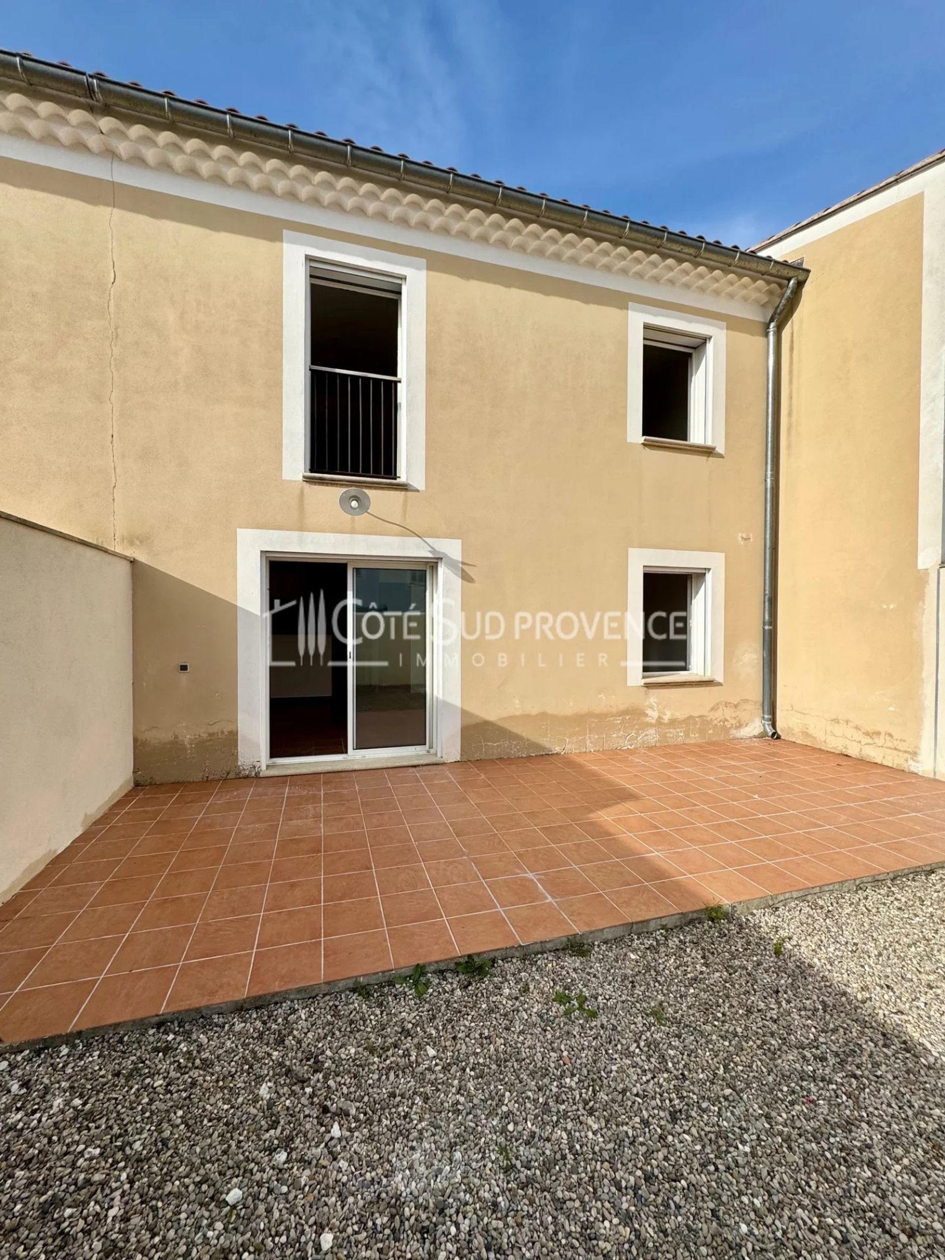 House in Althen-des-Paluds, Provence-Alpes-Cote d'Azur 12630289