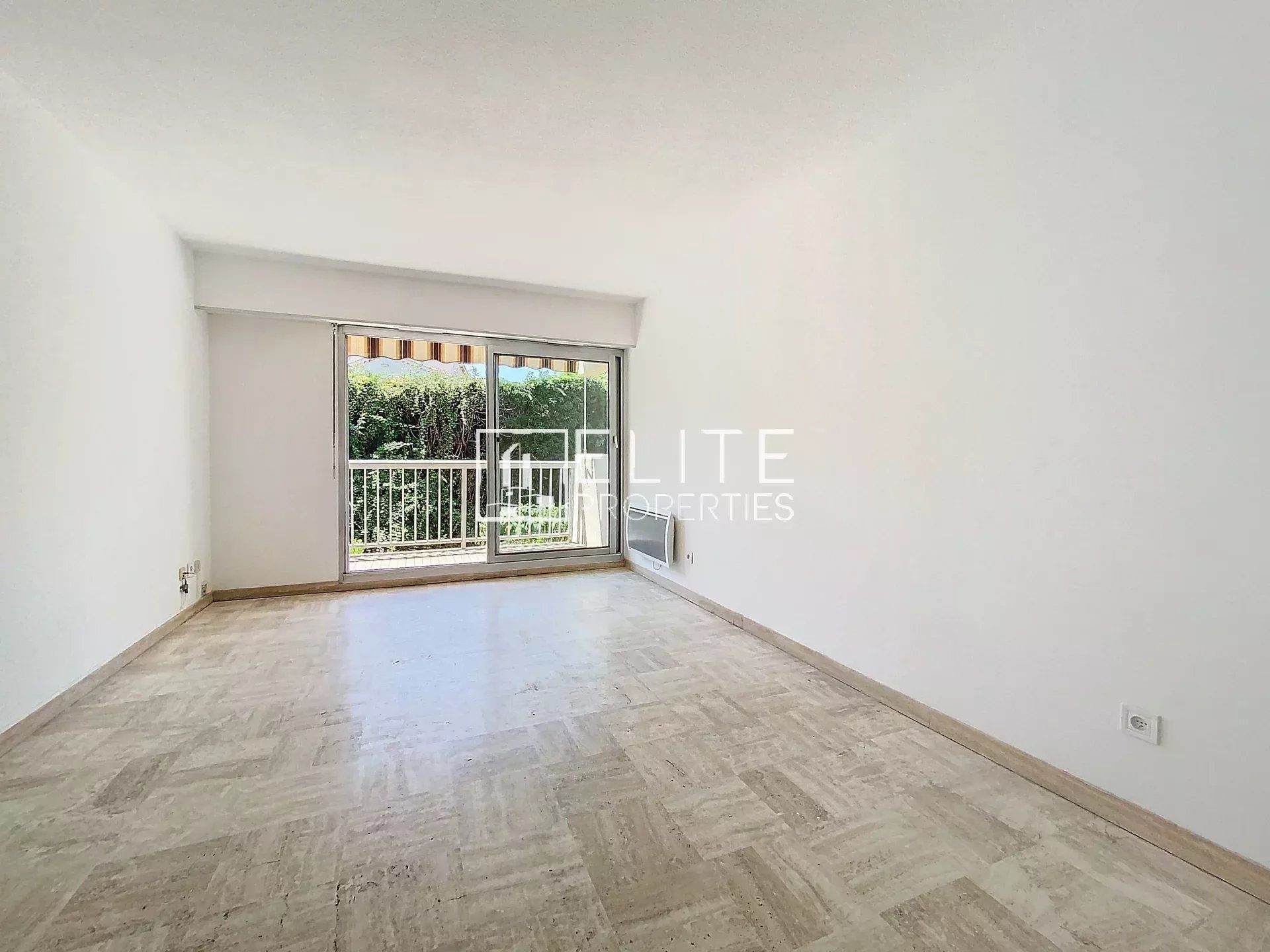 Condominium in Saint-Isidore, Provence-Alpes-Cote d'Azur 12630347