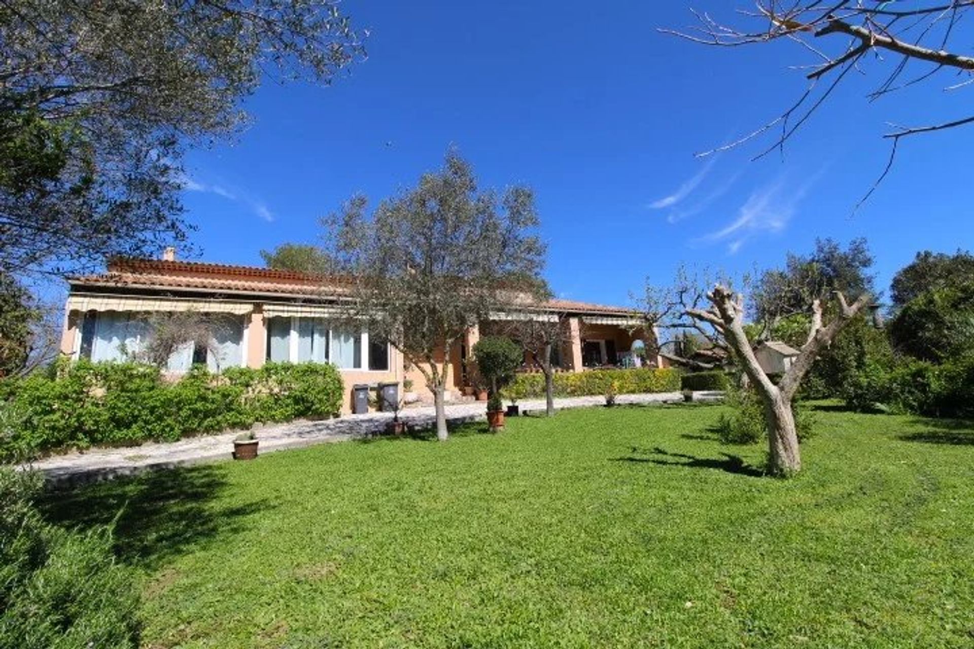 Haus im Rocbaron, Provence-Alpes-Cote d'Azur 12630419