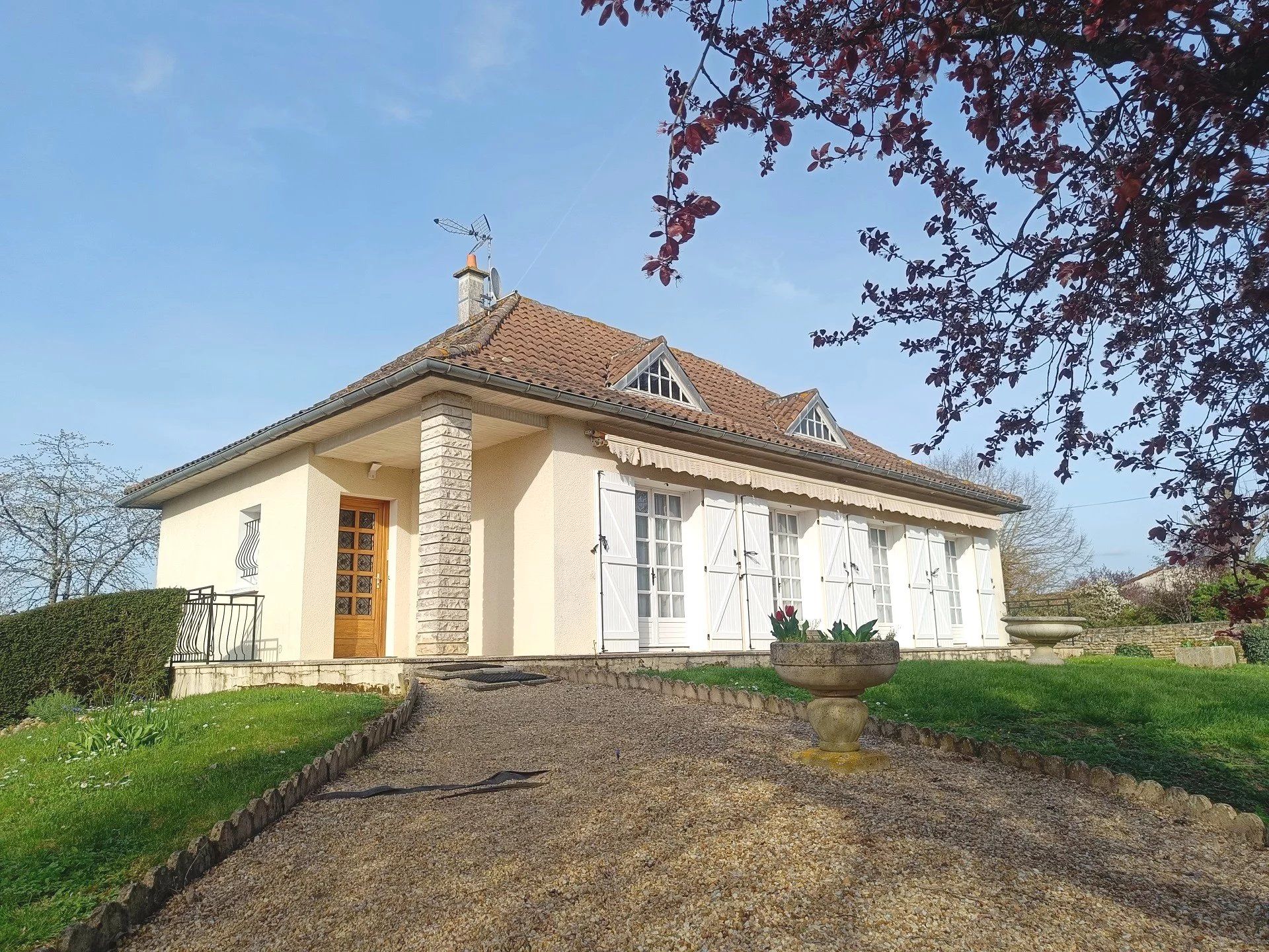 Huis in Neuville-de-Poitou, Nouvelle-Aquitaine 12630584