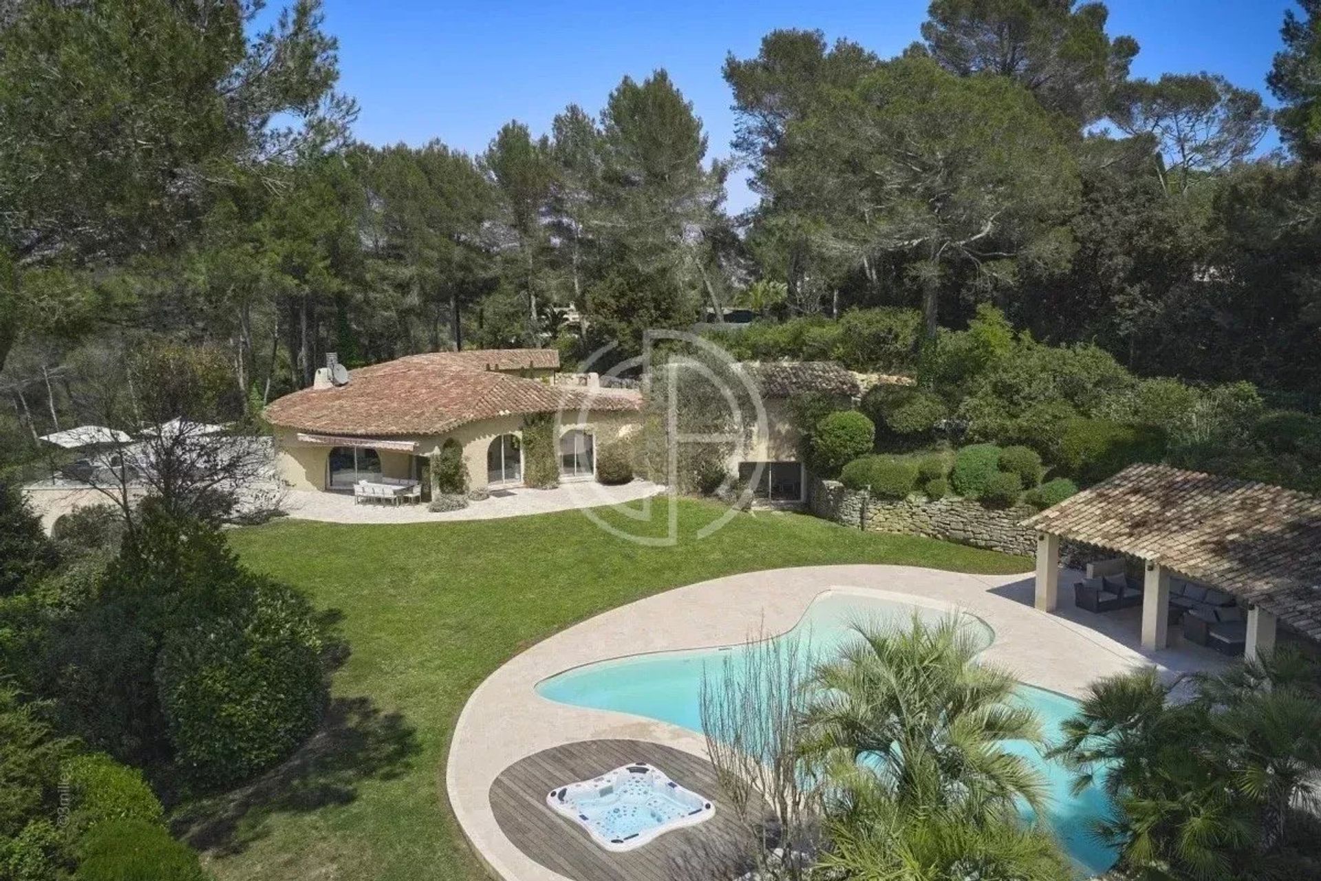 σπίτι σε Mougins, Alpes-Maritimes 12630669