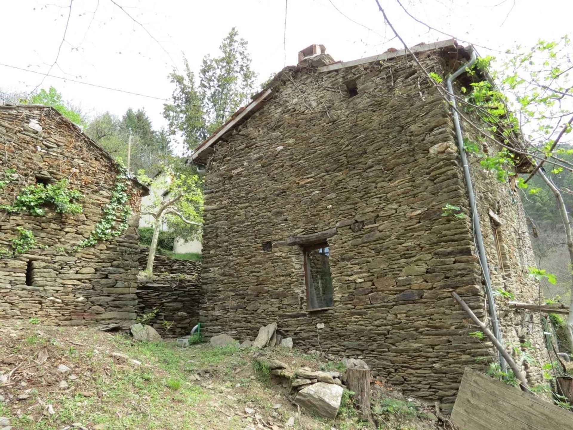 بيت في Saint-Germain-de-Calberte, Occitanie 12631093