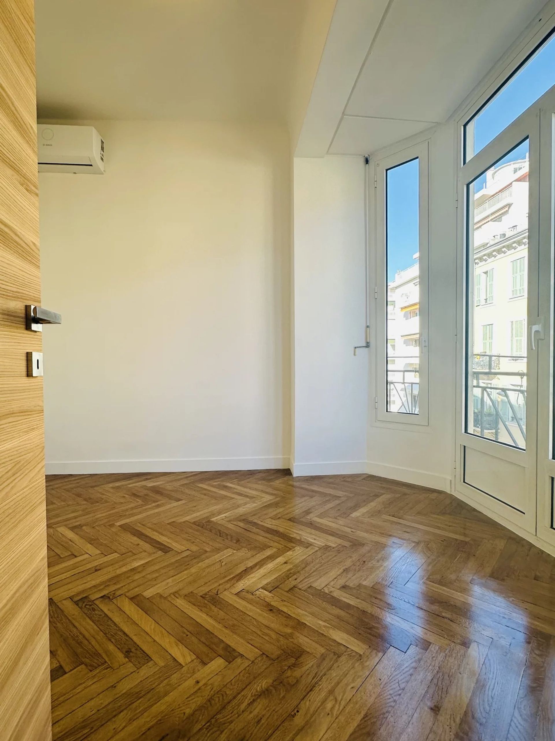 Condominium in Nice, Alpes-Maritimes 12631111