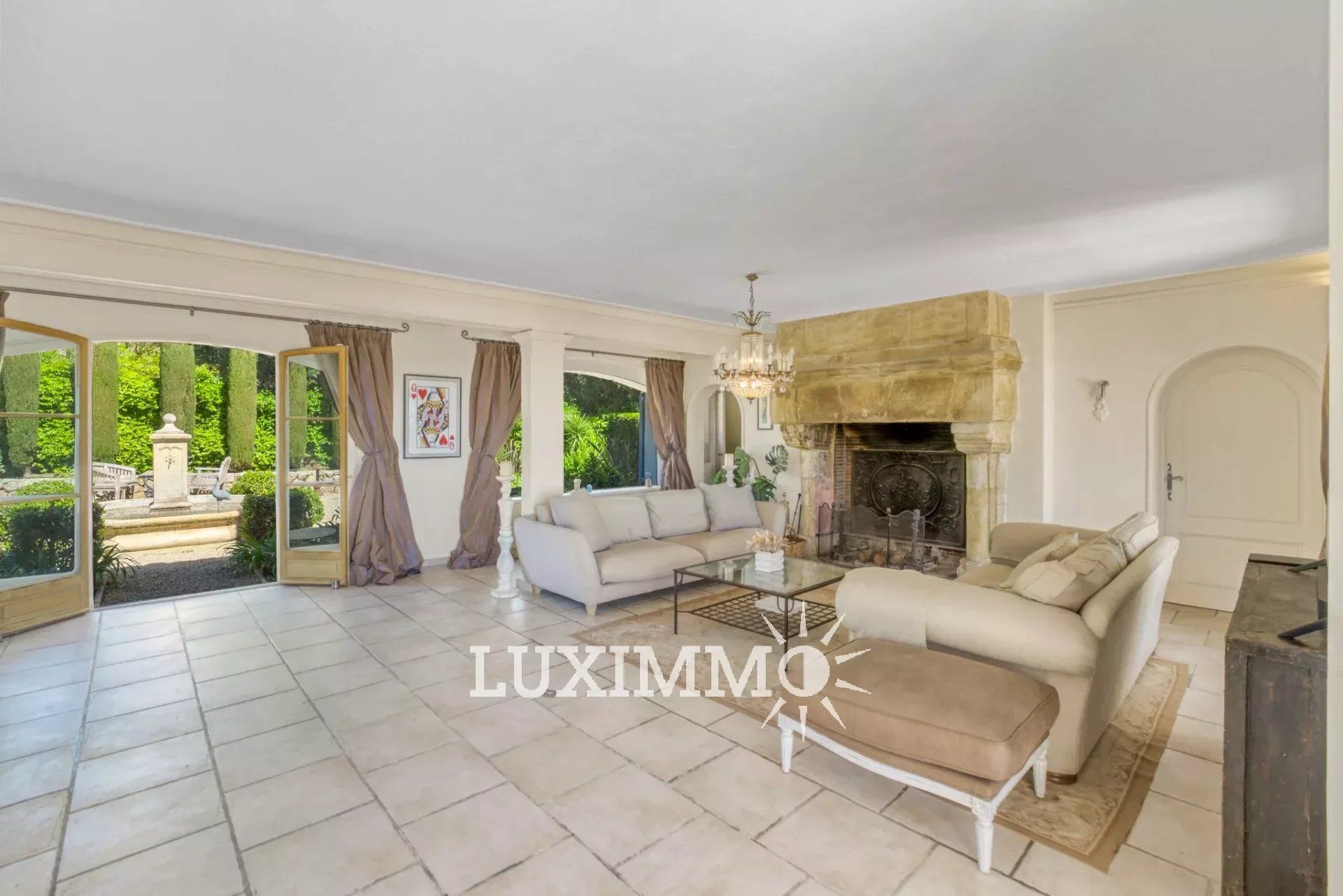 casa no Mougins, Alpes-Maritimes 12632036