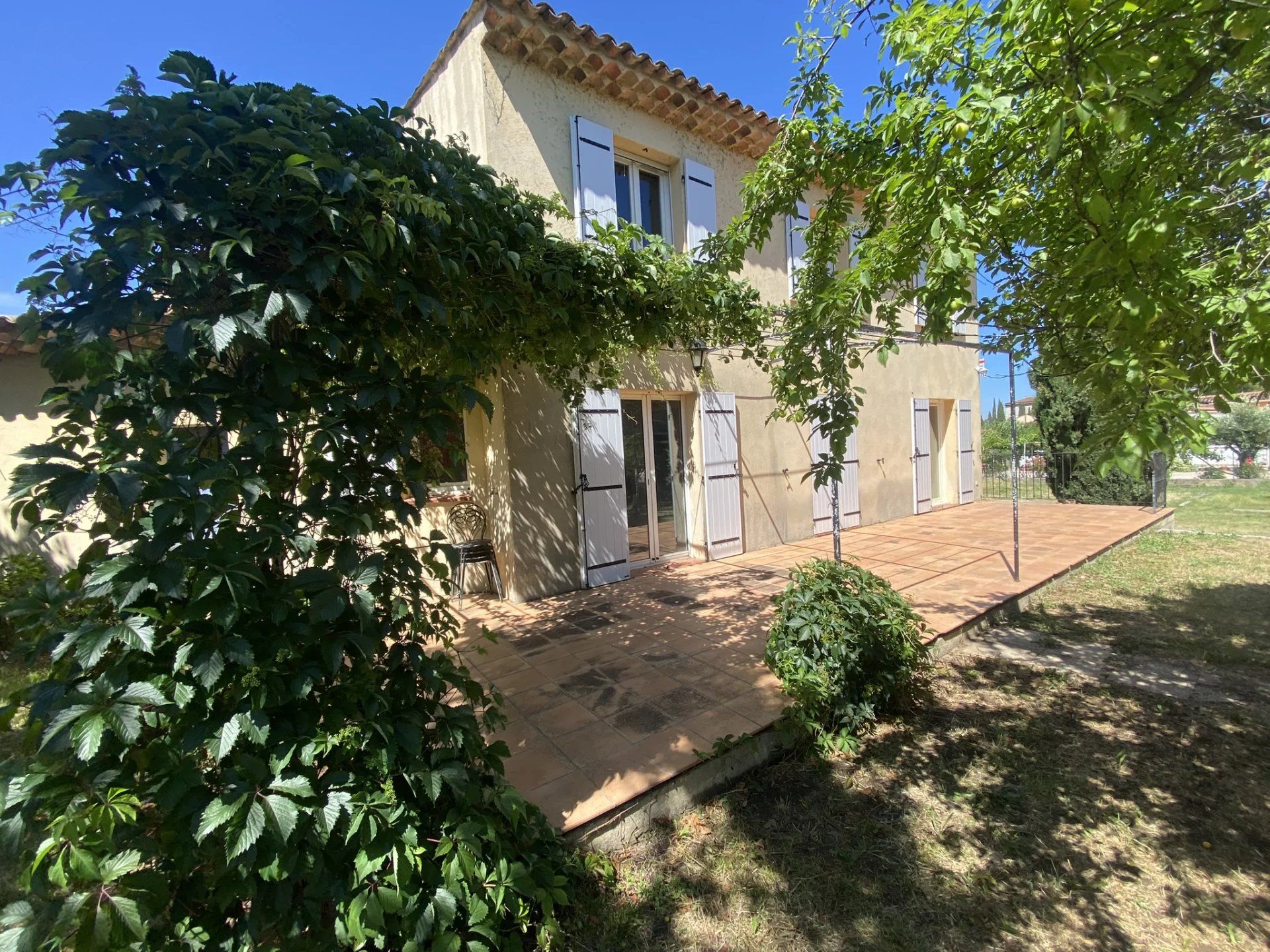 casa no Brignoles, Provence-Alpes-Cote d'Azur 12632039