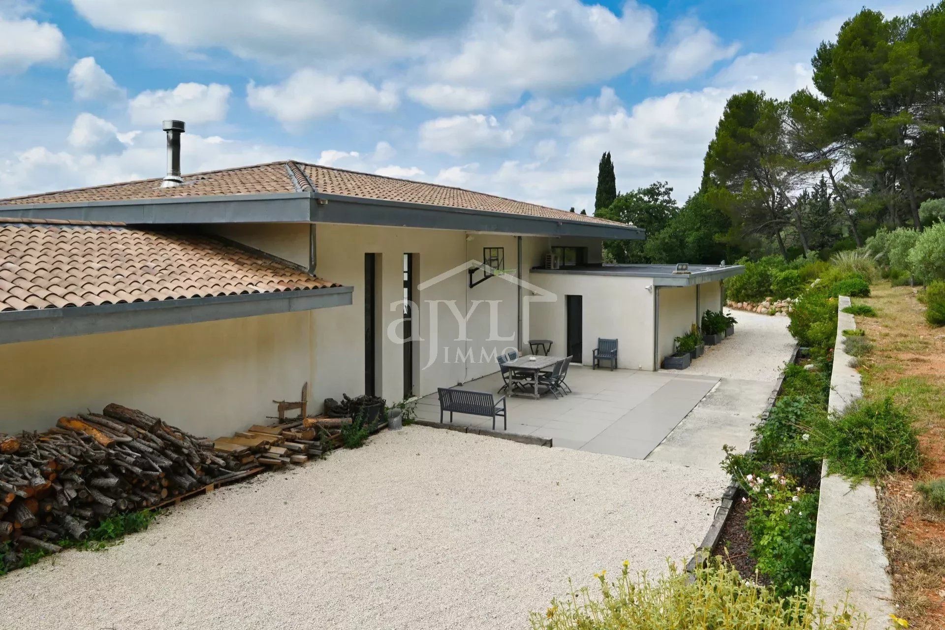 House in Aix-en-Provence, Bouches-du-Rhône 12632831