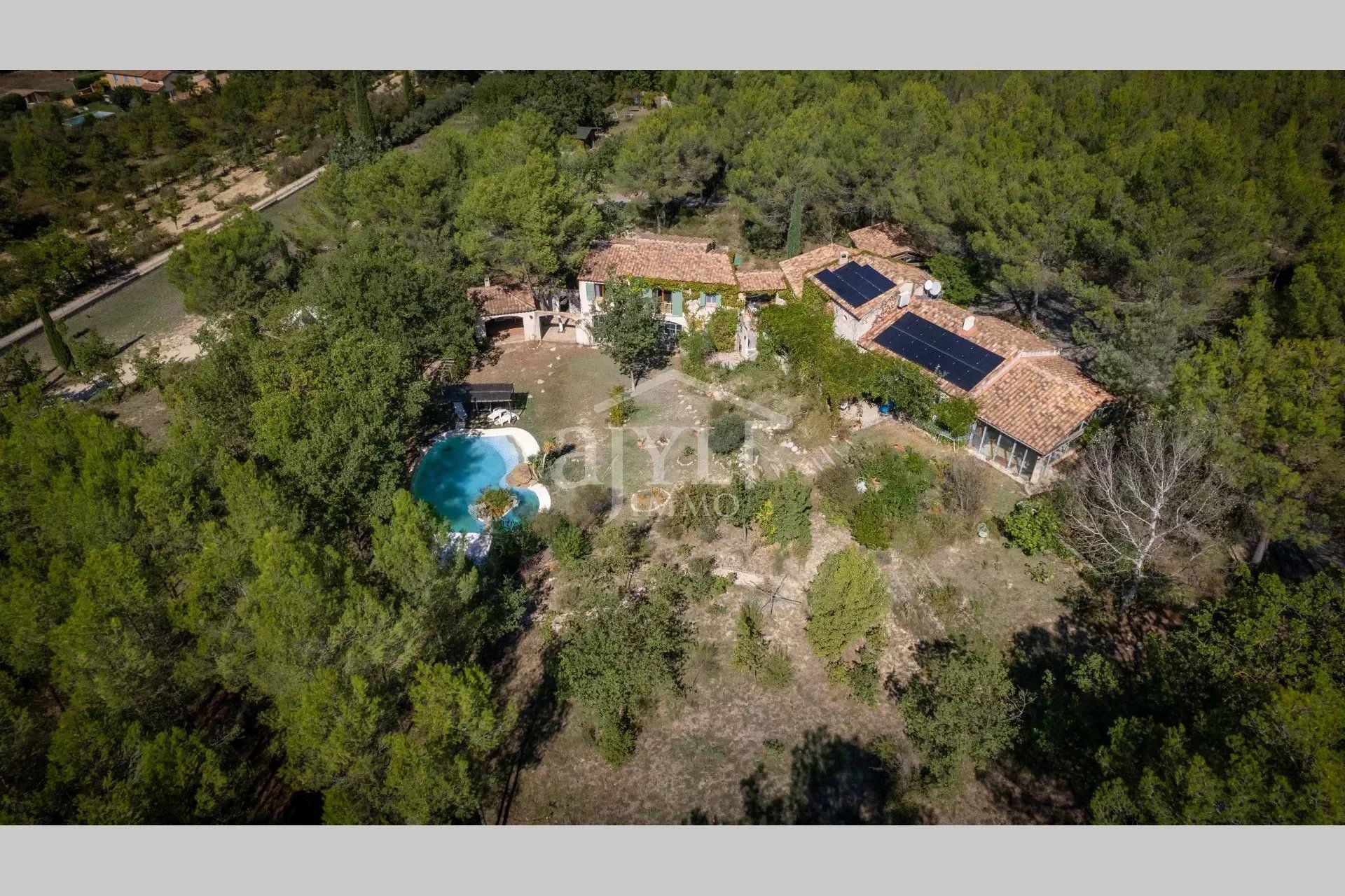 Inny w Rognes, Provence-Alpes-Cote d'Azur 12632833