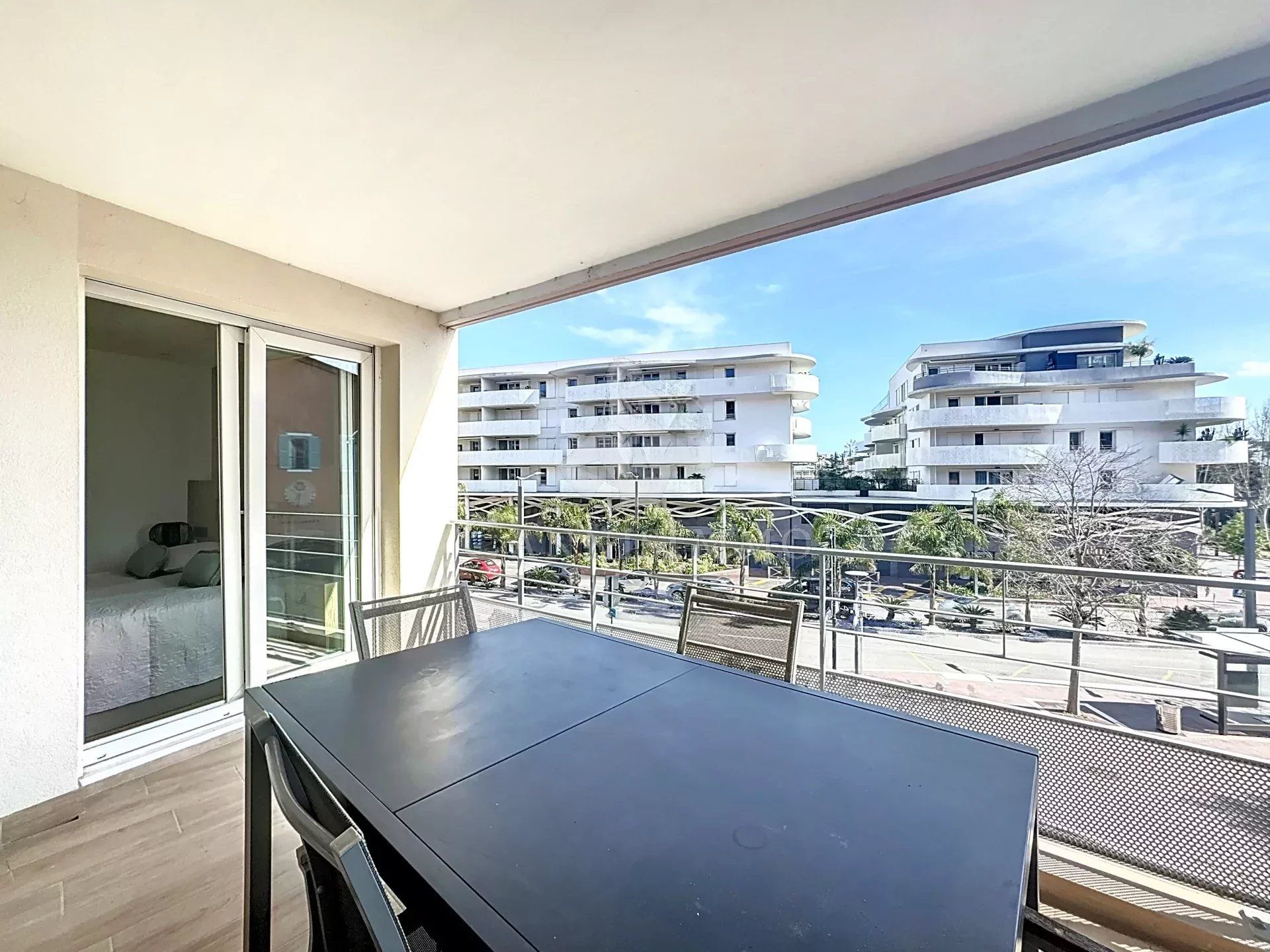 Condominium in Mandelieu-la-Napoule, Alpes-Maritimes 12633624