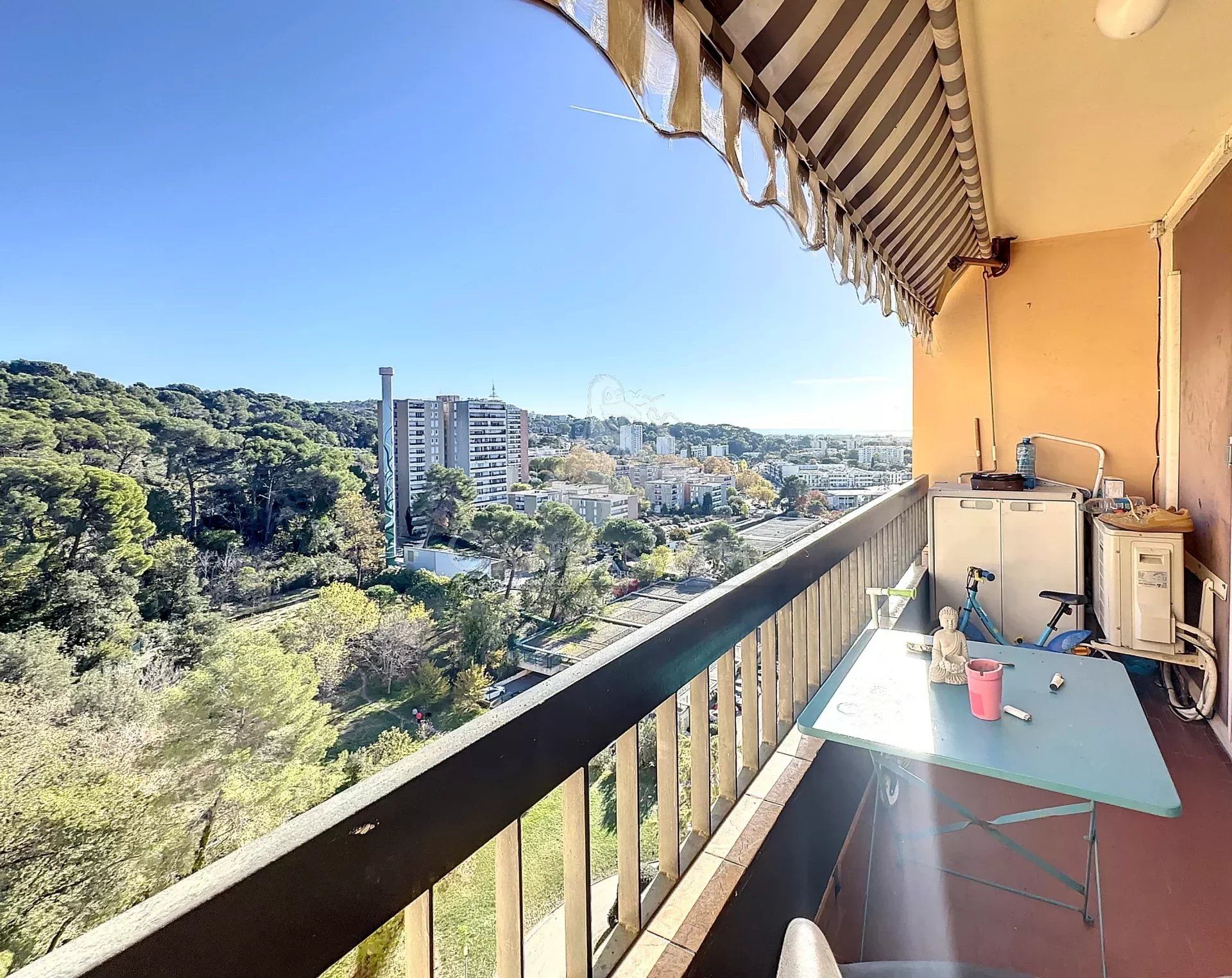 Condominium in Cannes-la-Bocca, Alpes-Maritimes 12633642