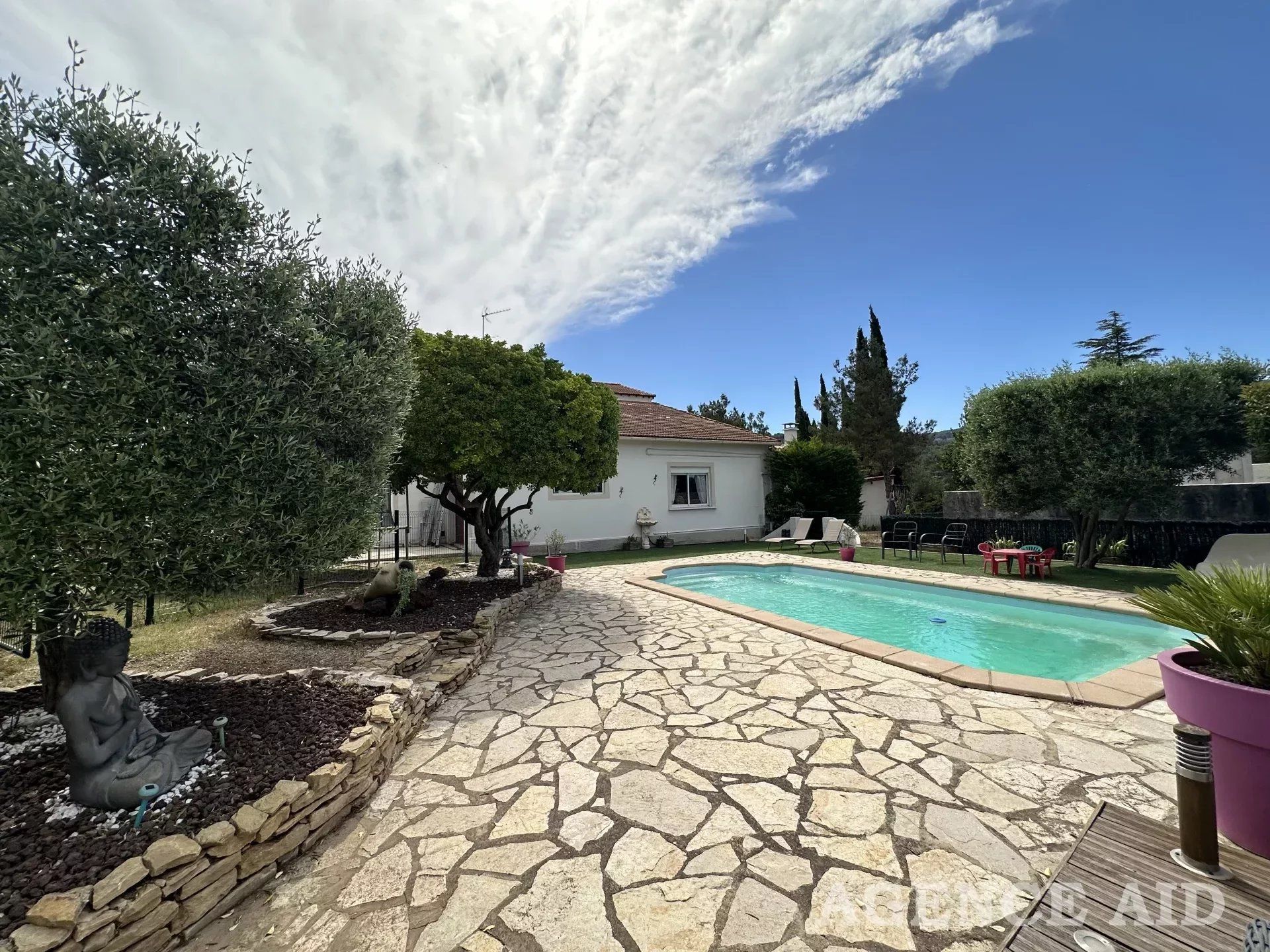 Casa nel Cuges-les-Pins, Provence-Alpes-Cote d'Azur 12633776