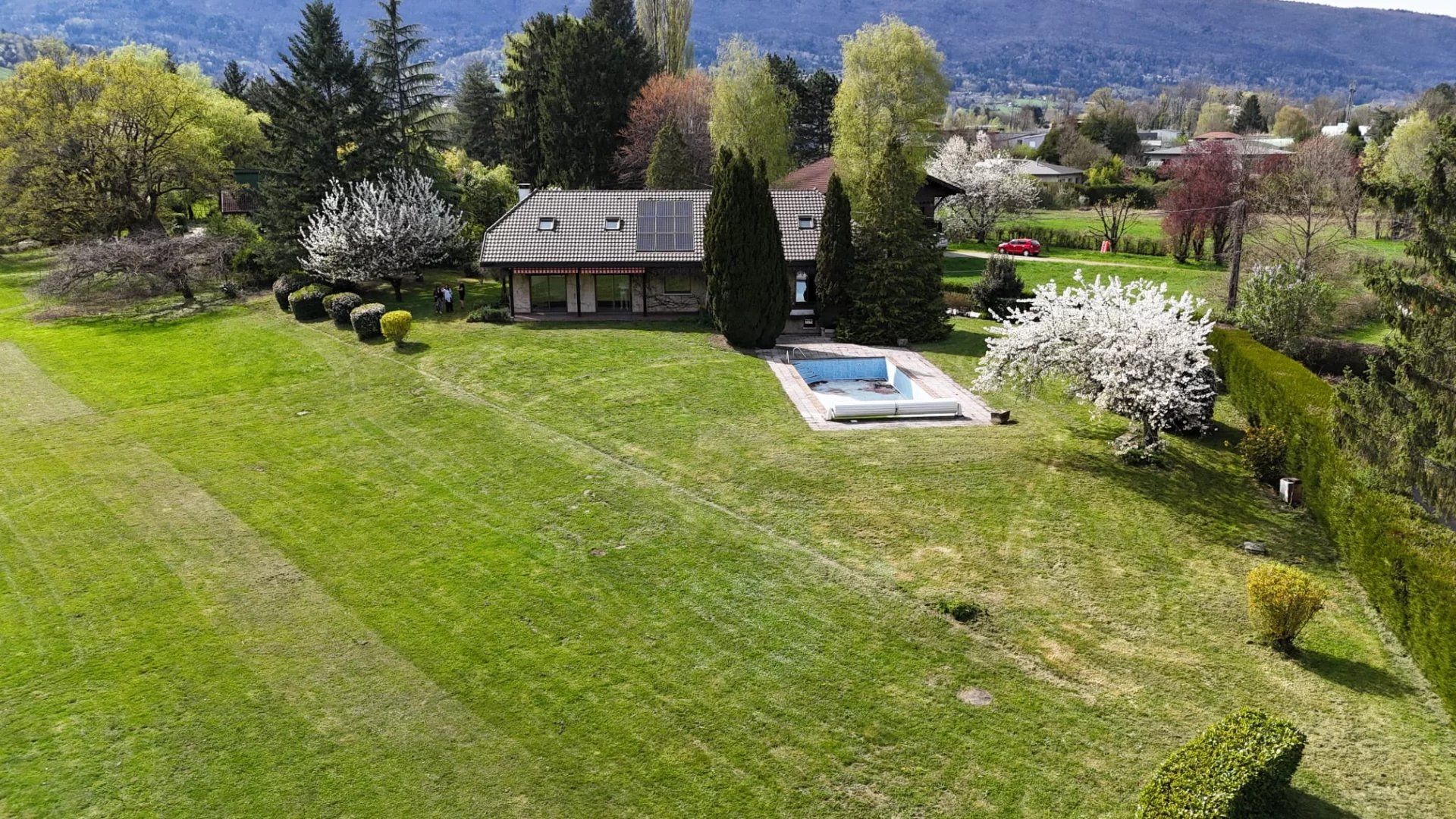 casa no Saint-Jorioz, Haute-Savoie 12633871