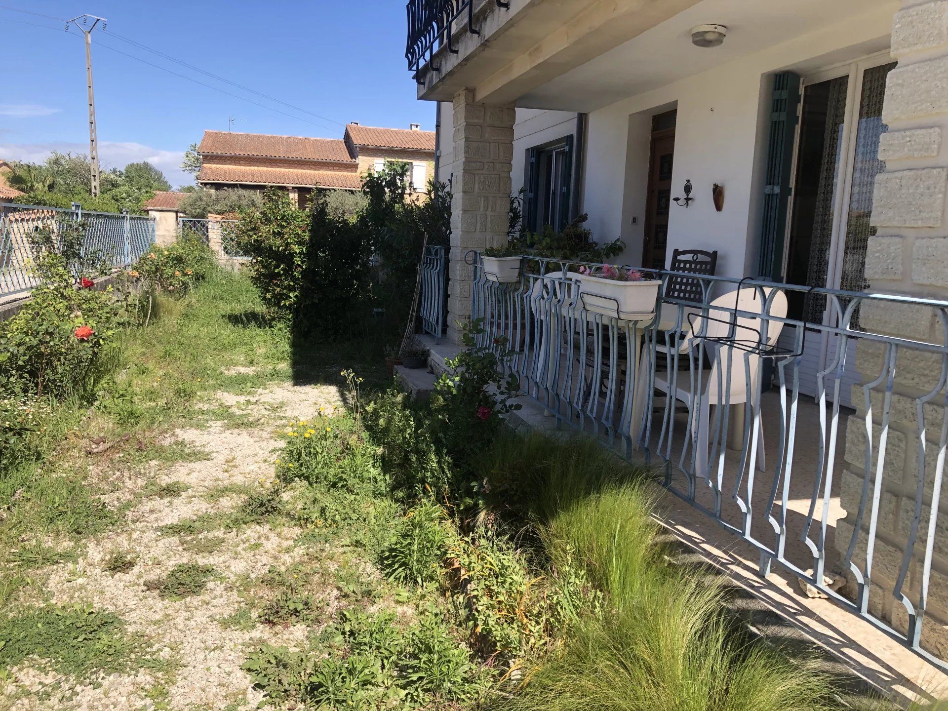 Condominium in Pernes-les-Fontaines, Provence-Alpes-Cote d'Azur 12633929