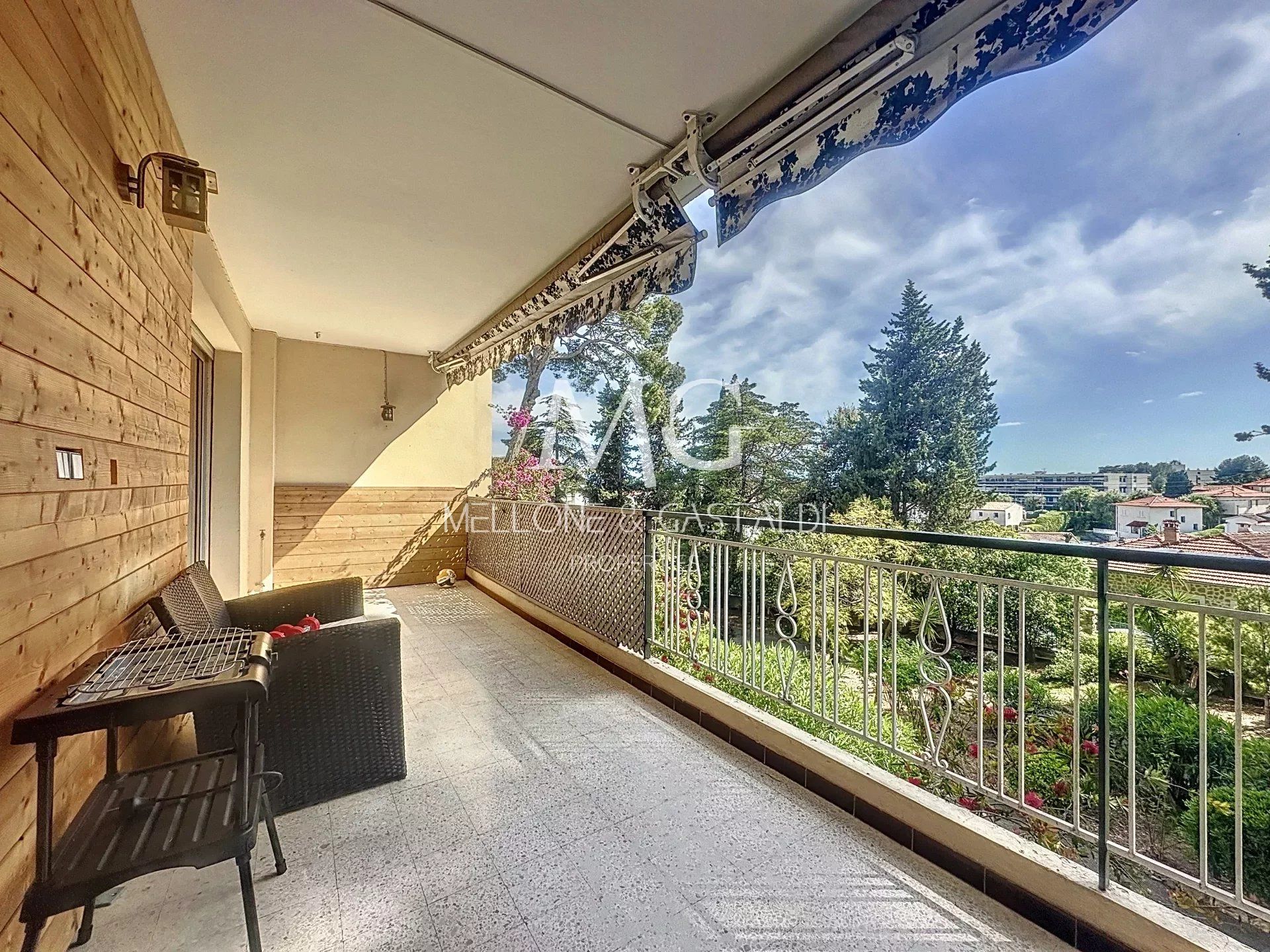 Condominium in Le Cannet, Alpes-Maritimes 12635018