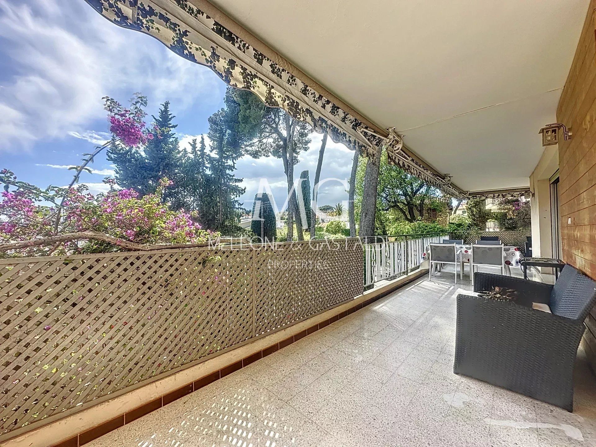 Condominium in Le Cannet, Alpes-Maritimes 12635018