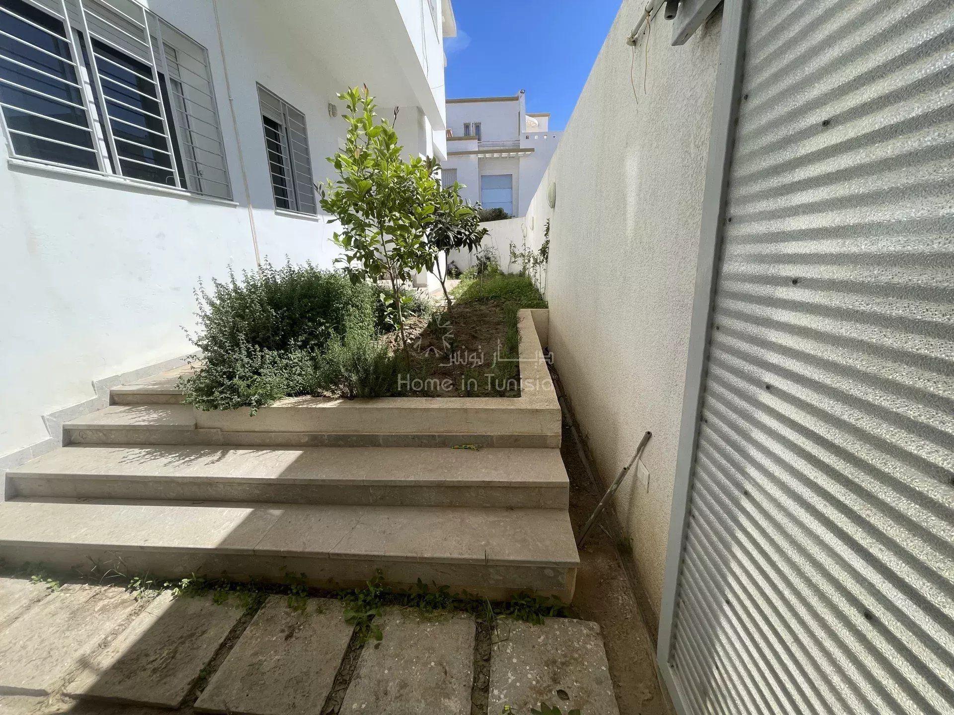 Hus i Monastir, Monastir 12635546